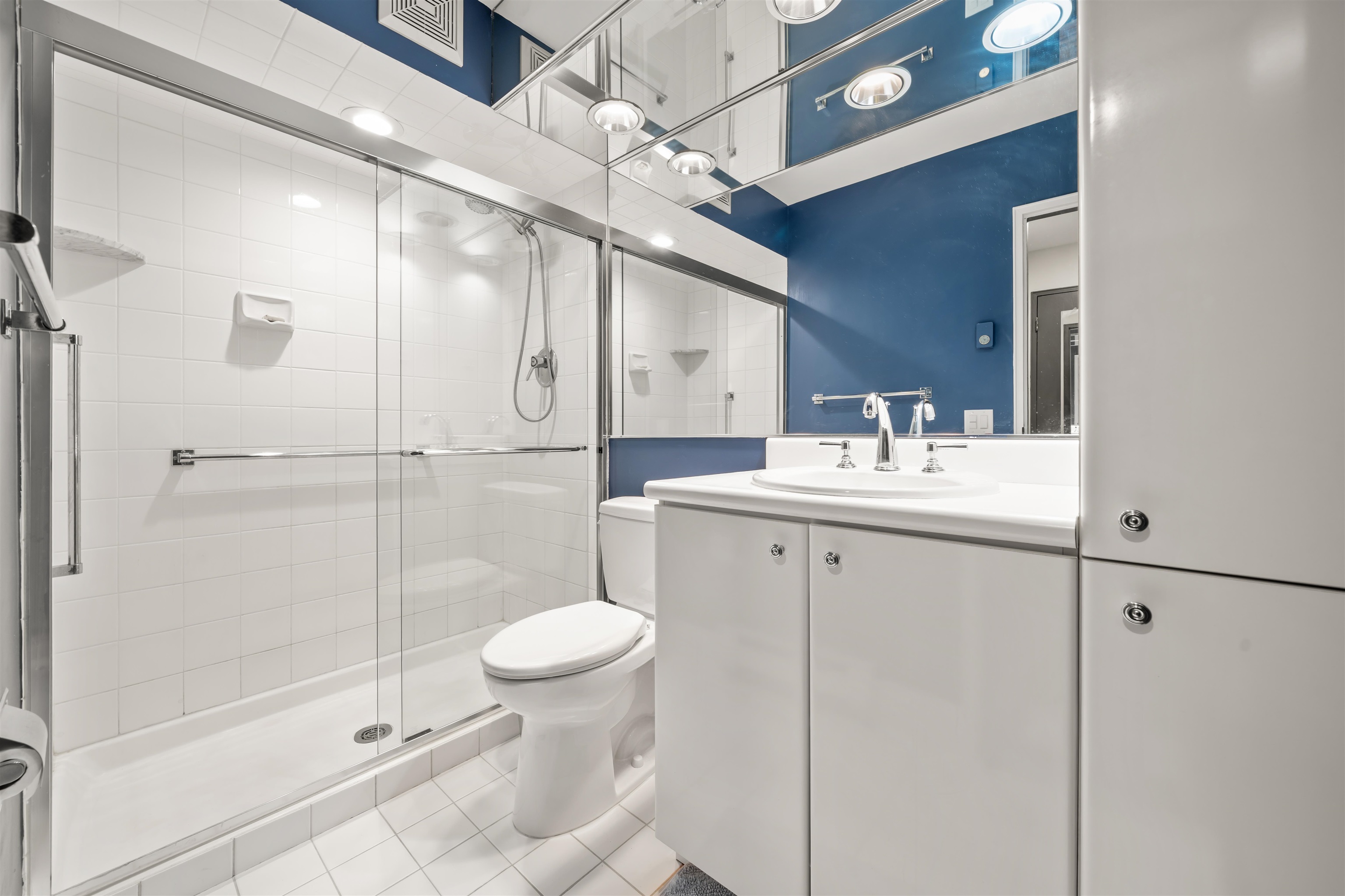 876 JOHN F KENNEDY BLVD #3B