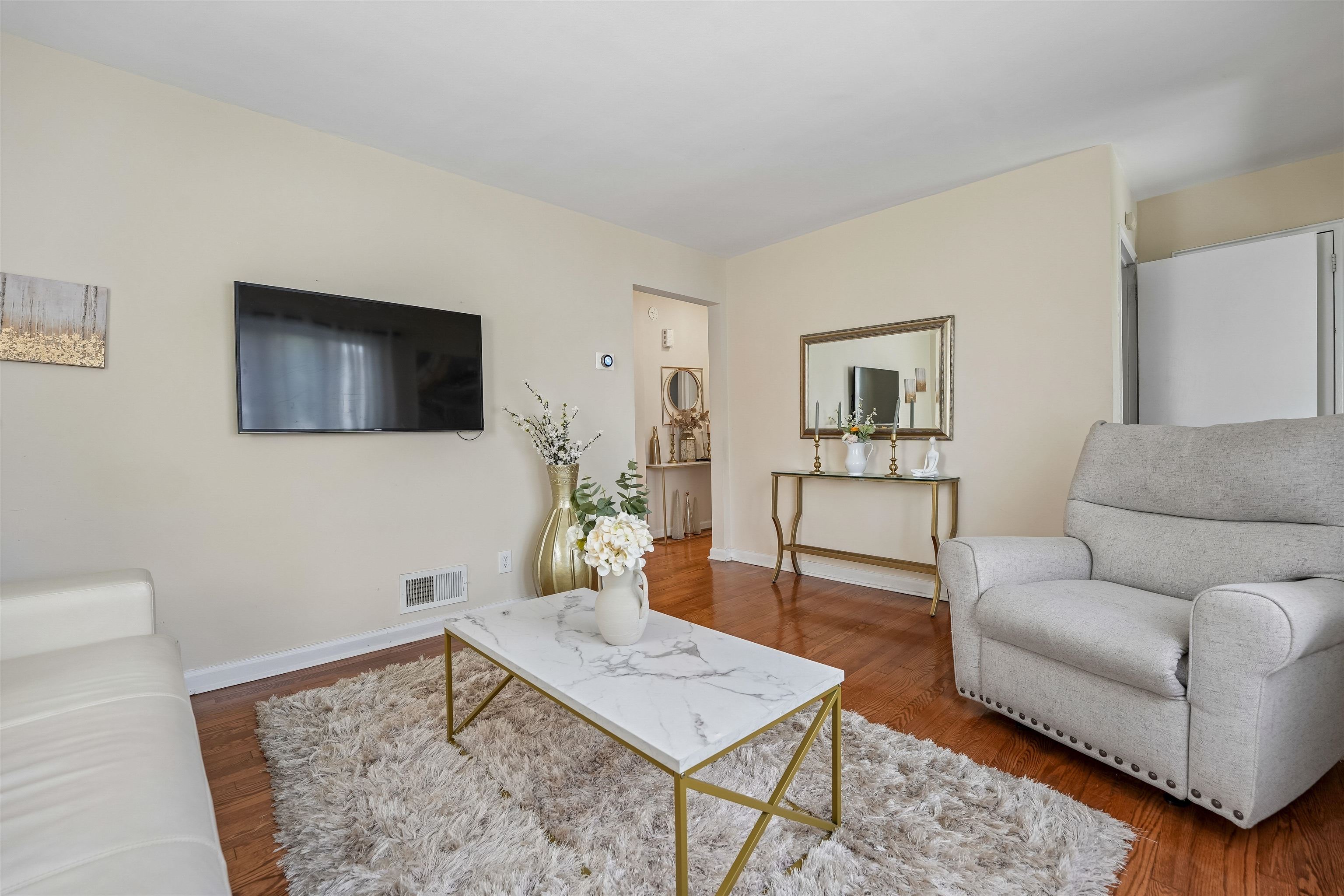 158 CHARLTON AVE - Photo 2