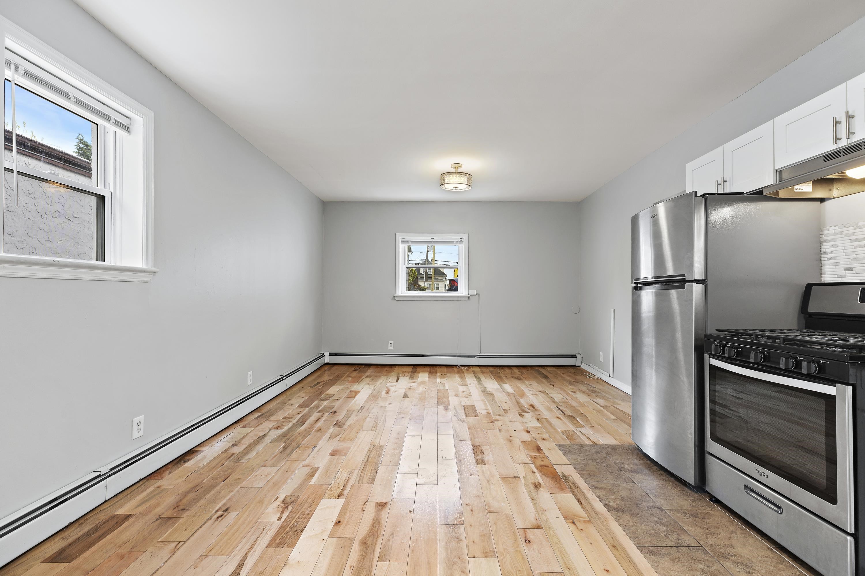 224 MACARTHUR AVE - Photo 3