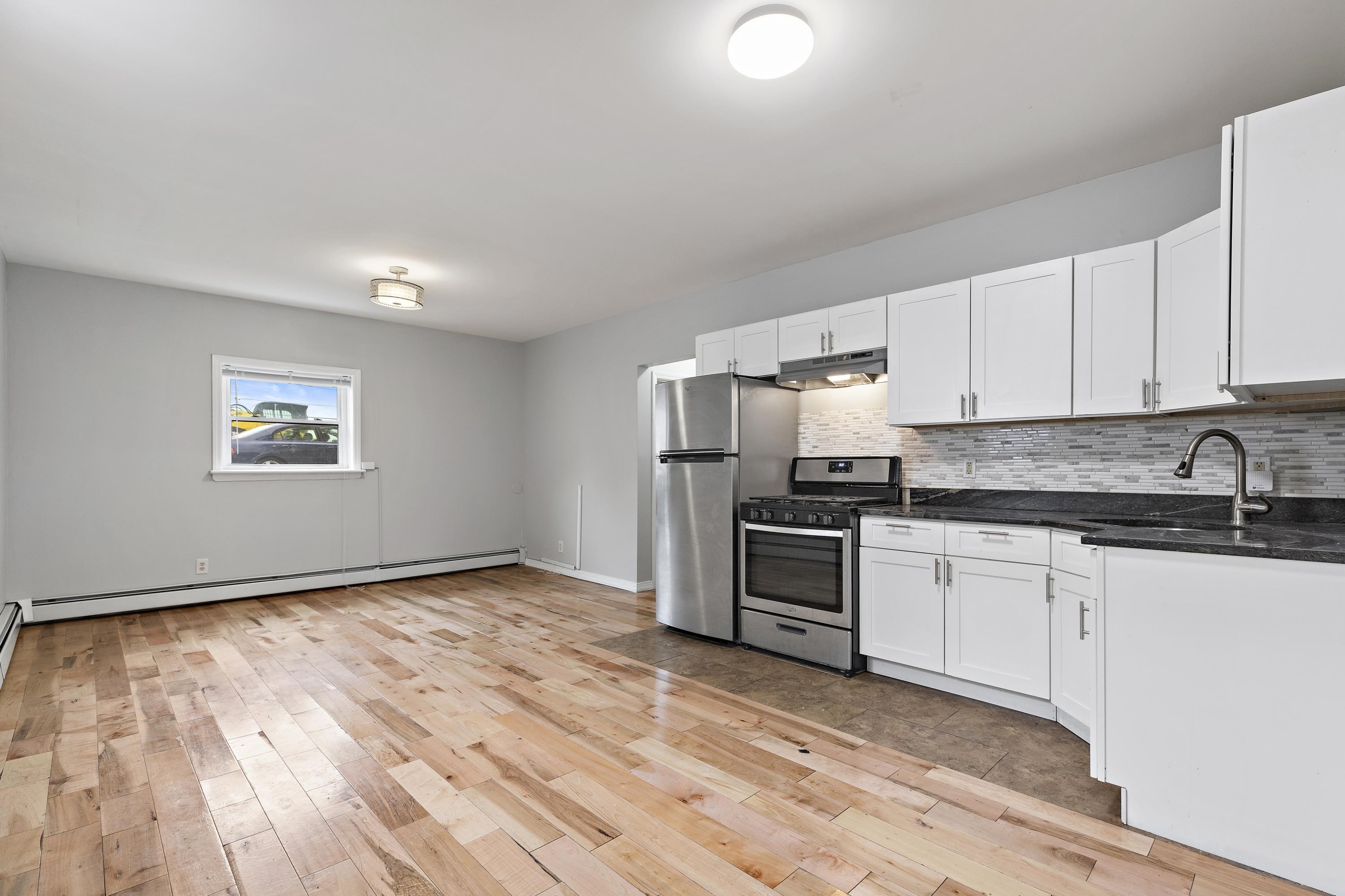 224 MACARTHUR AVE - Photo 5