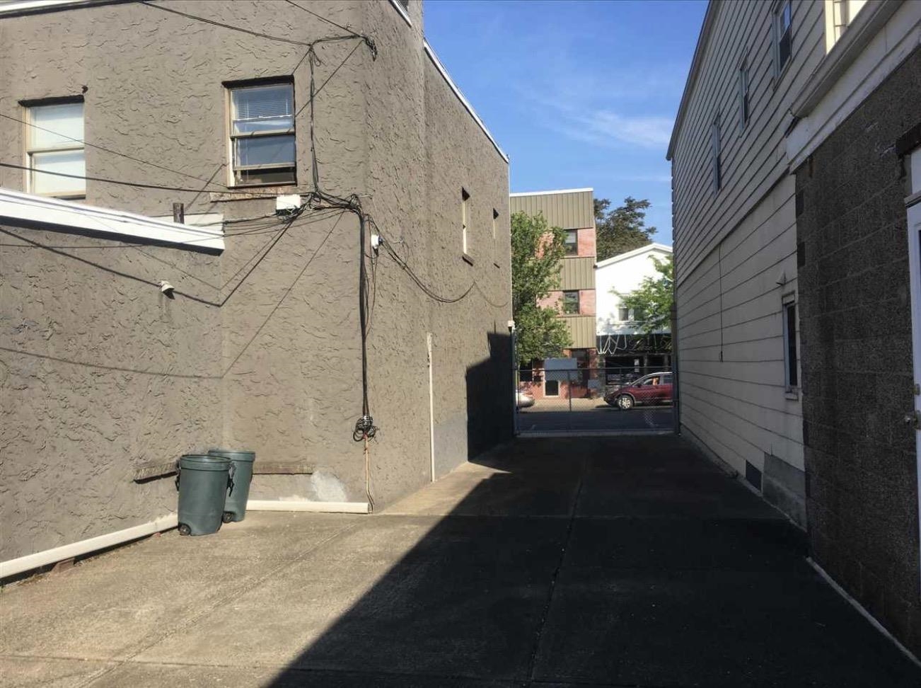 725-727 BROADWAY - Photo 2