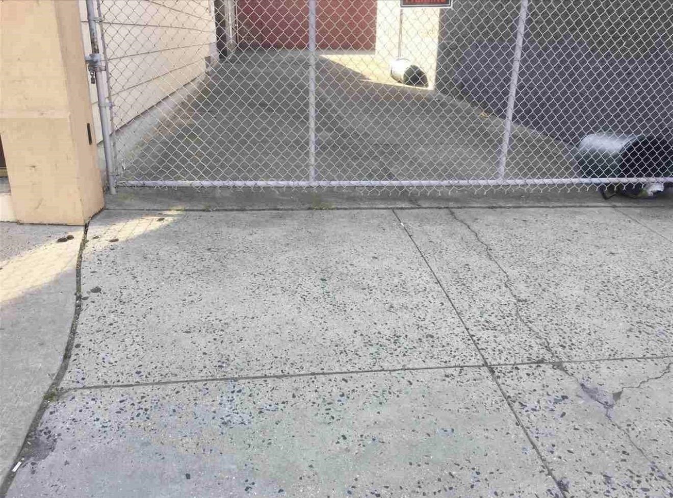 725-727 BROADWAY - Photo 3