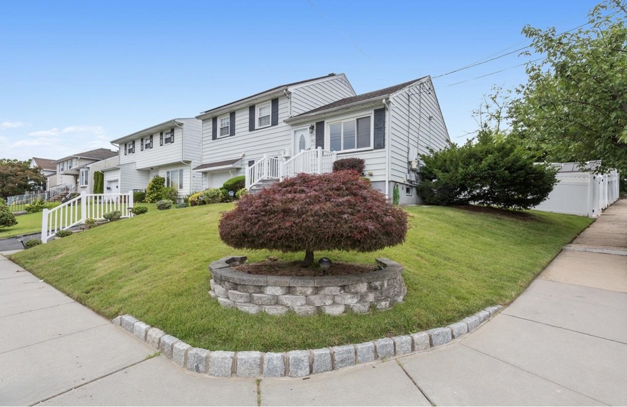 77 BERNICE RD - Photo 2