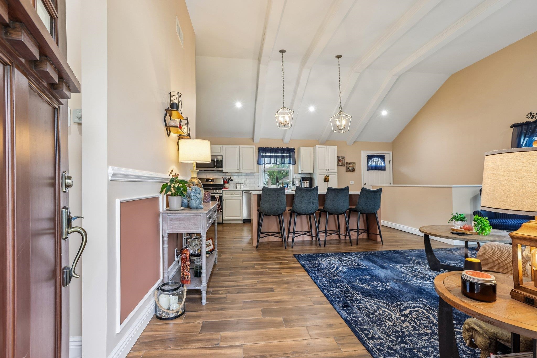 114 HOBART AVE - Photo 3