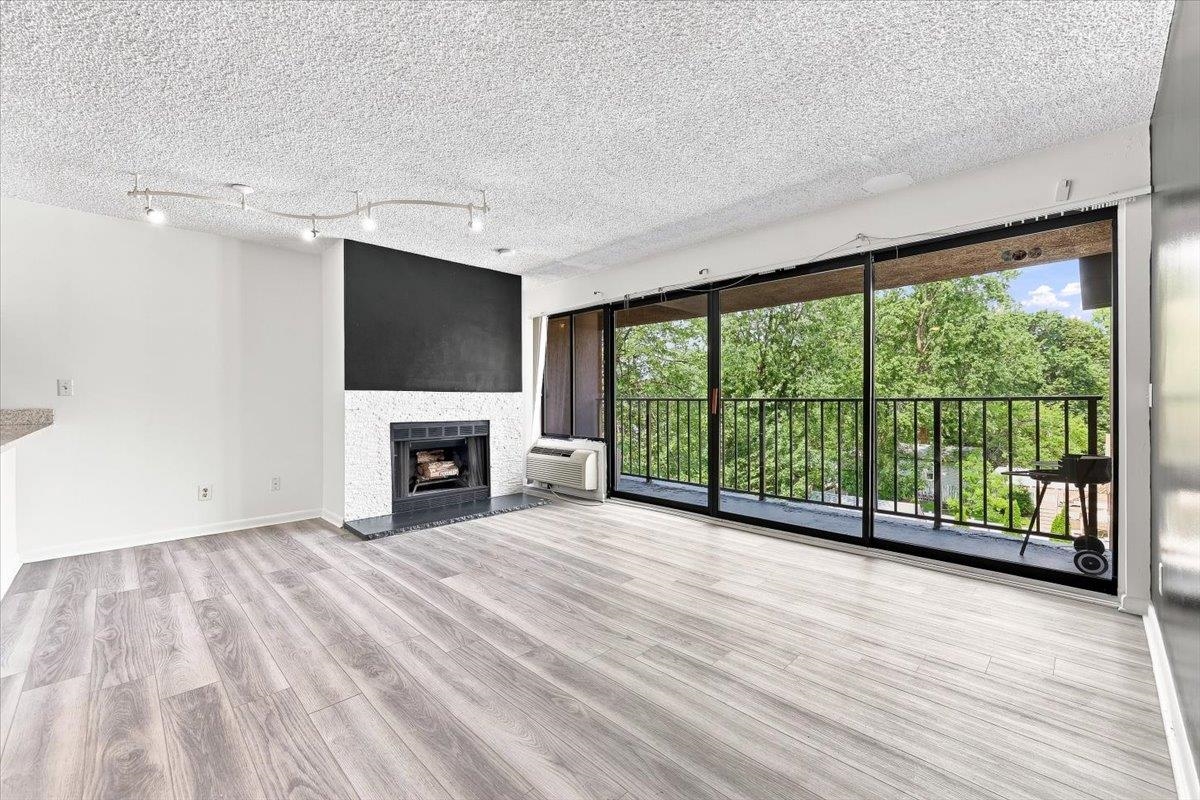 55 CLINTON PL - Photo 2