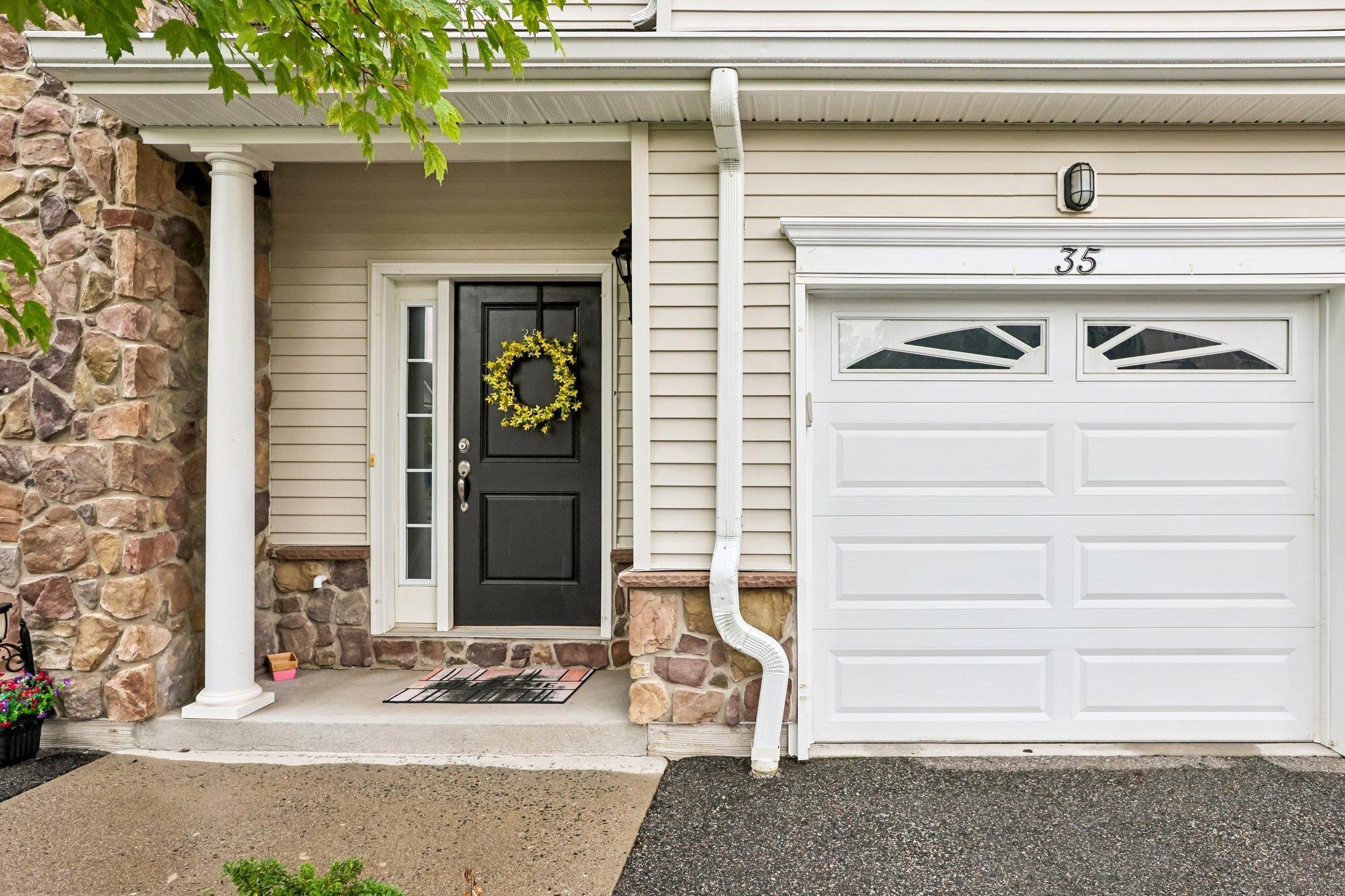 35 RED OAK CT - Photo 2
