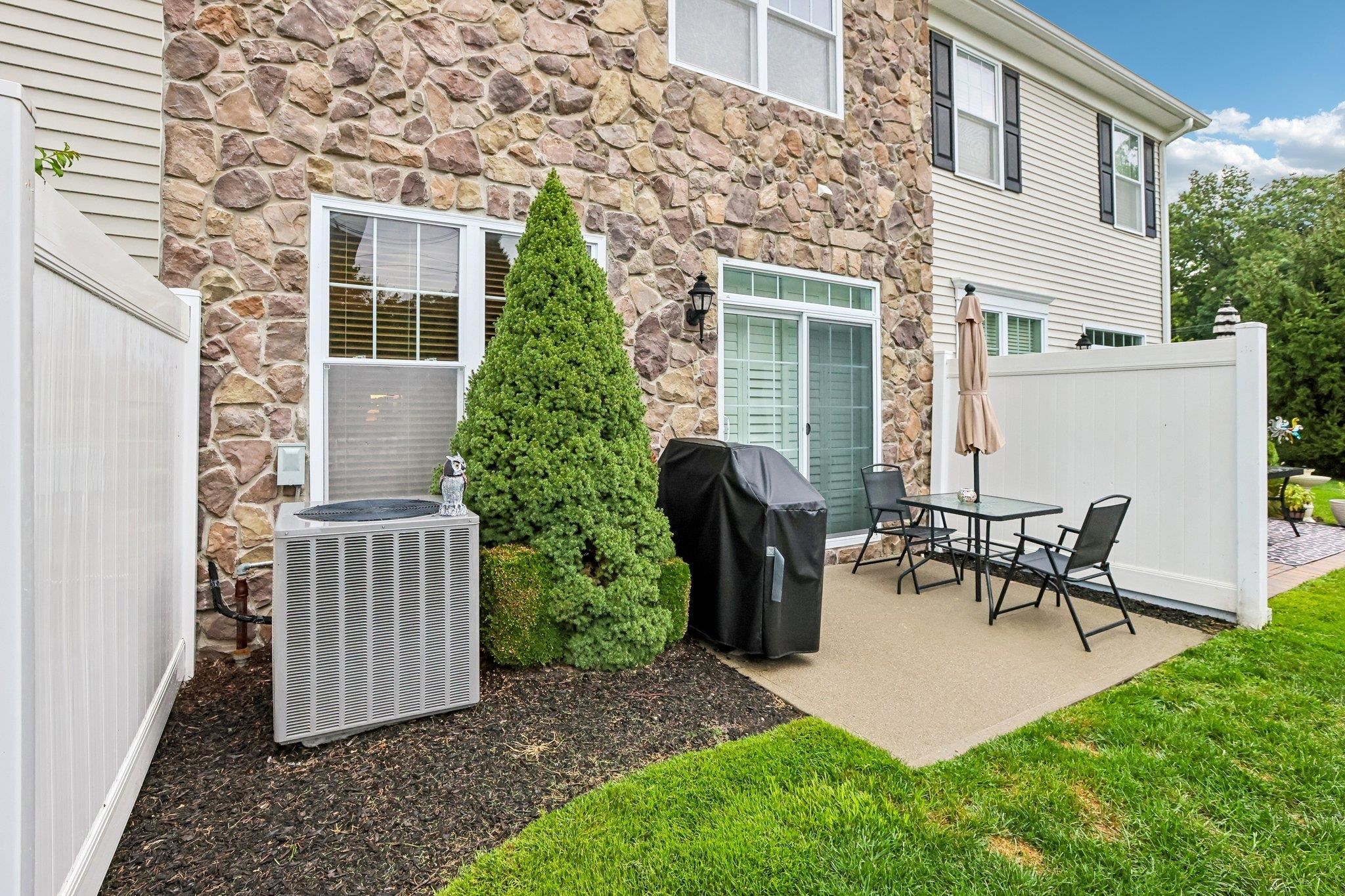 35 RED OAK CT