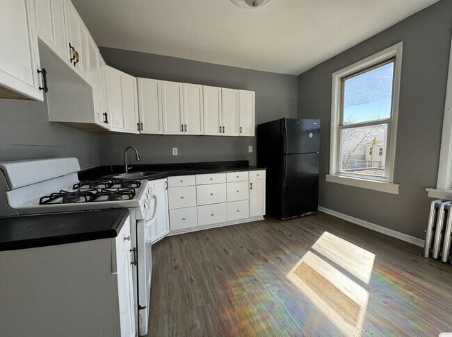119 WOODLAWN AVE - Photo 2