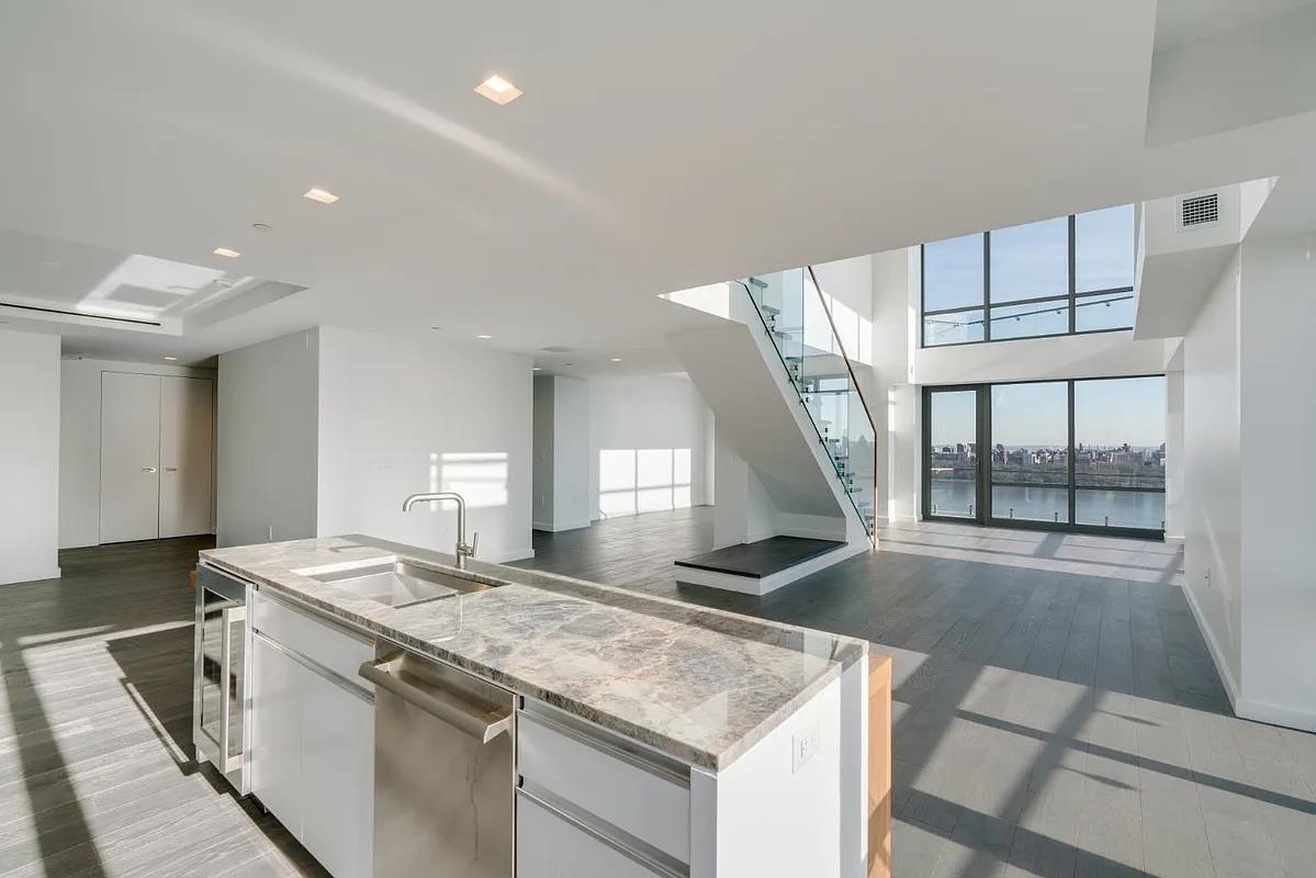 320 ADOLPHUS AVE - Photo 4