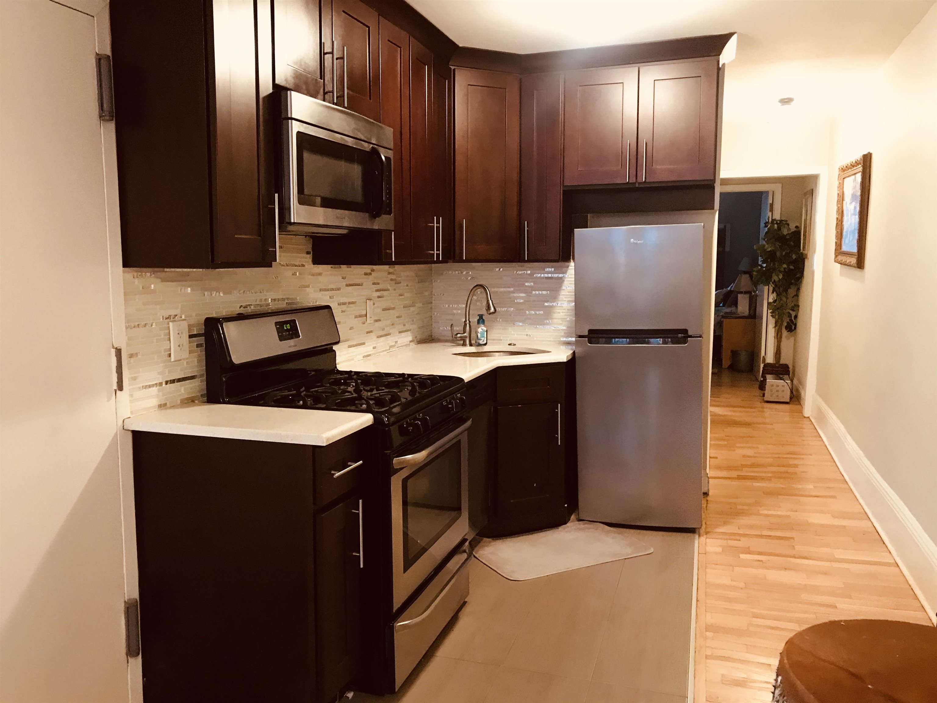 233 GRAND ST - Photo 4