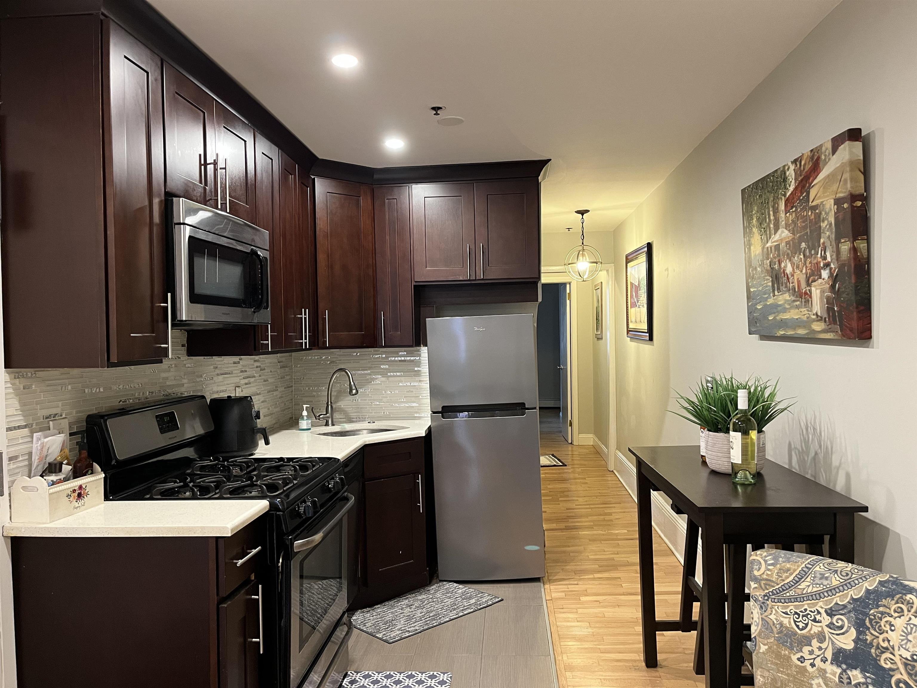 233 GRAND ST - Photo 5