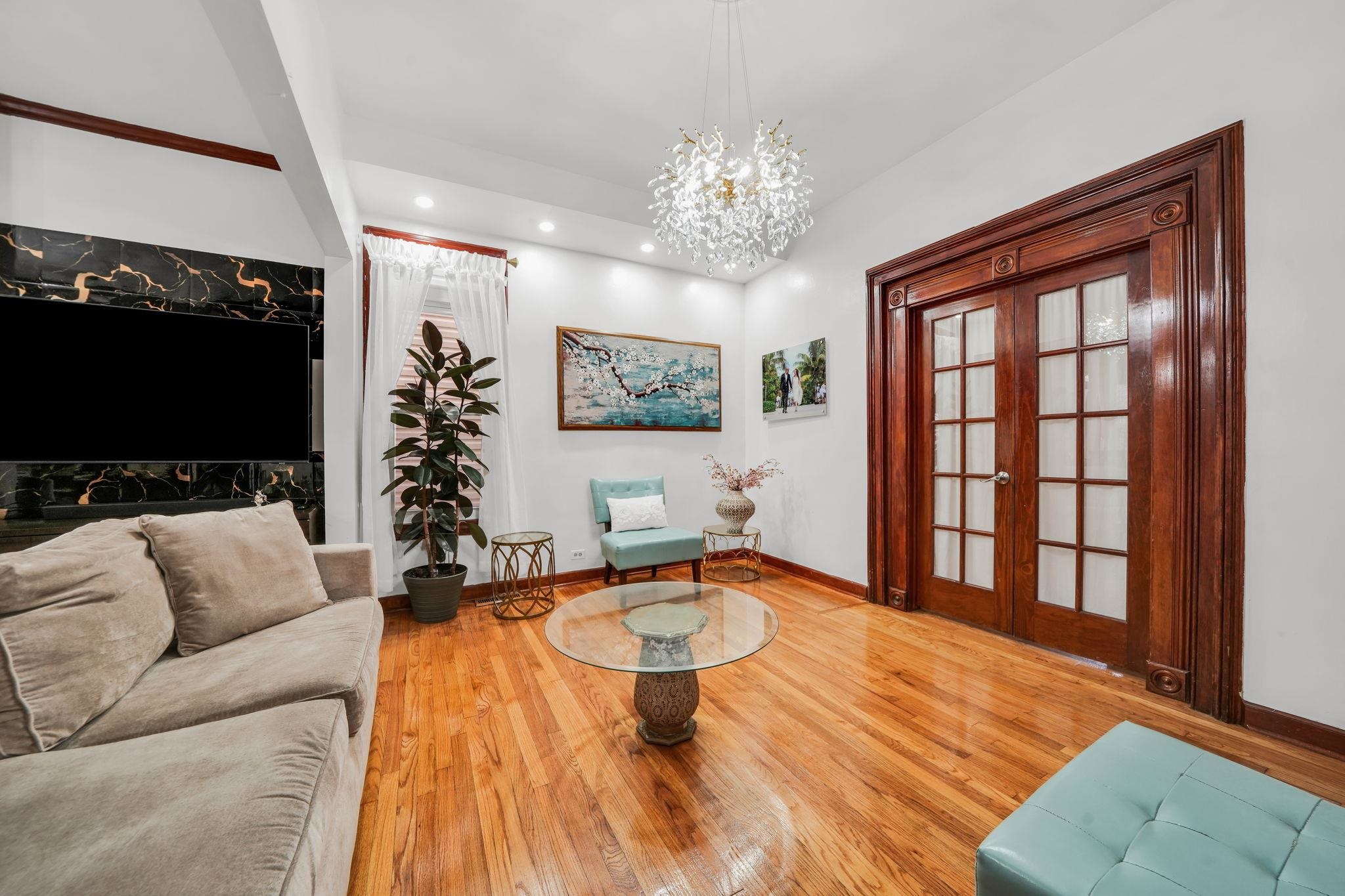 203 HANCOCK AVE - Photo 2