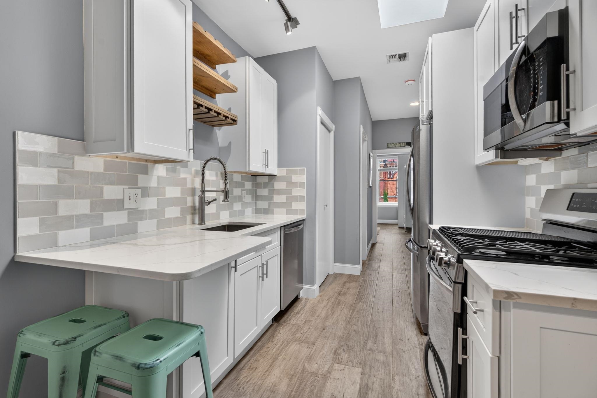 815 WILLOW AVE - Photo 5