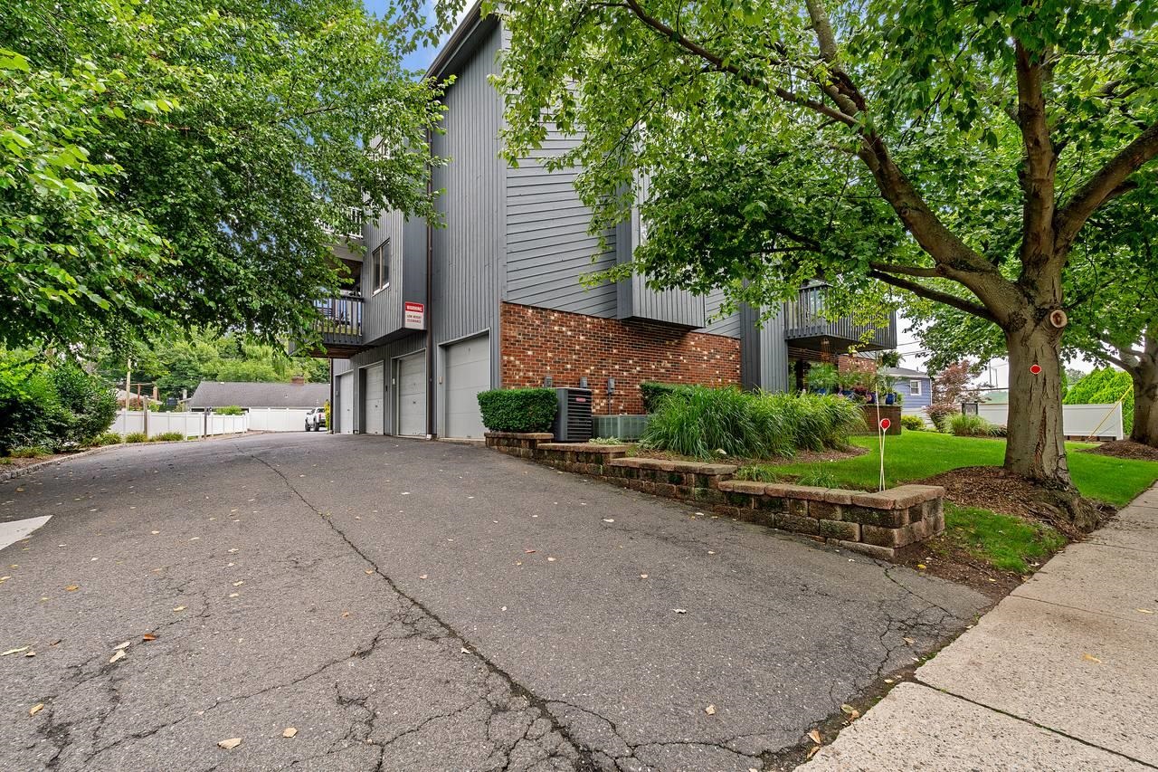555 RIVERSIDE AVE - Photo 2