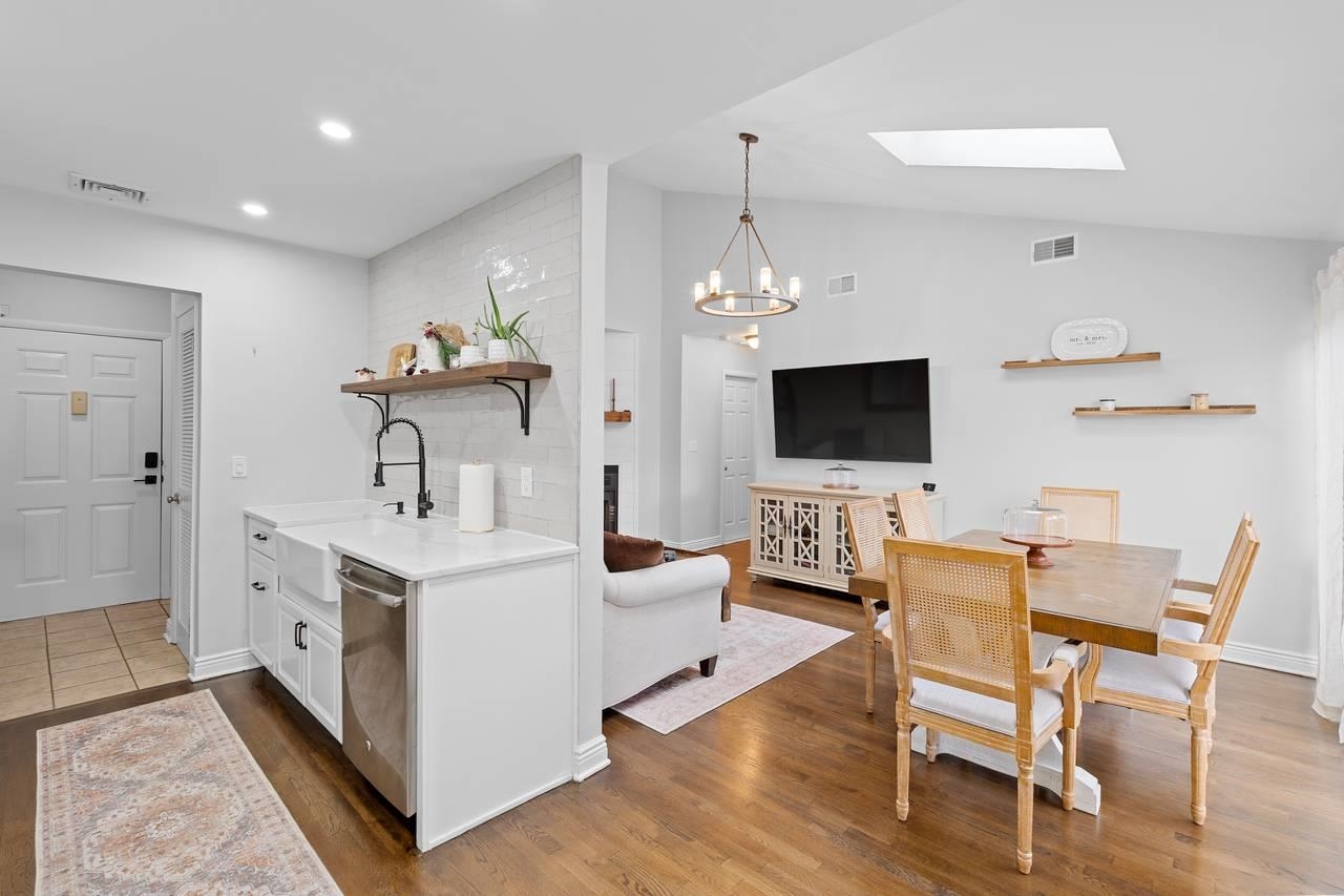 555 RIVERSIDE AVE - Photo 5