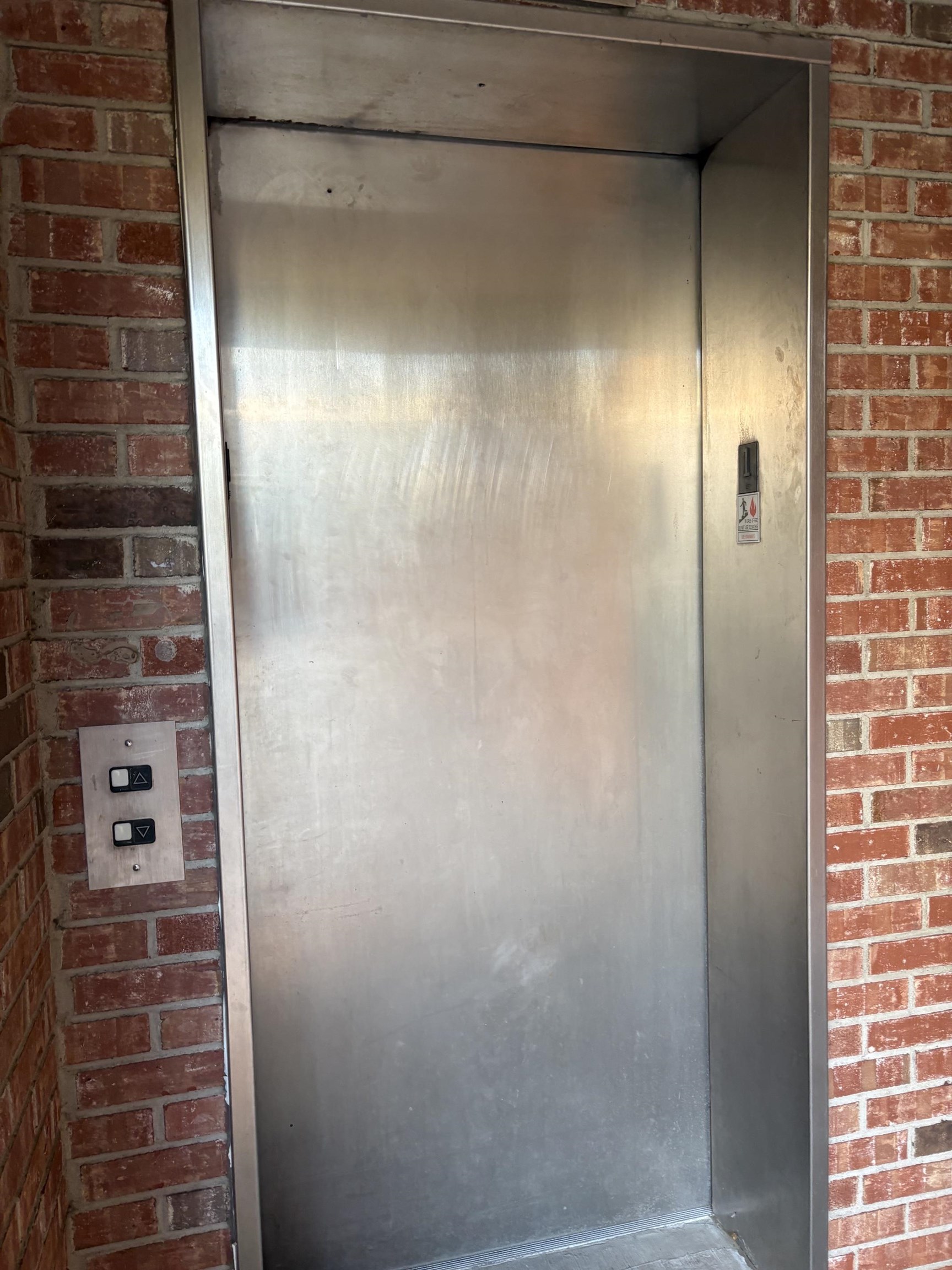 164 CLINTON PL - Photo 3