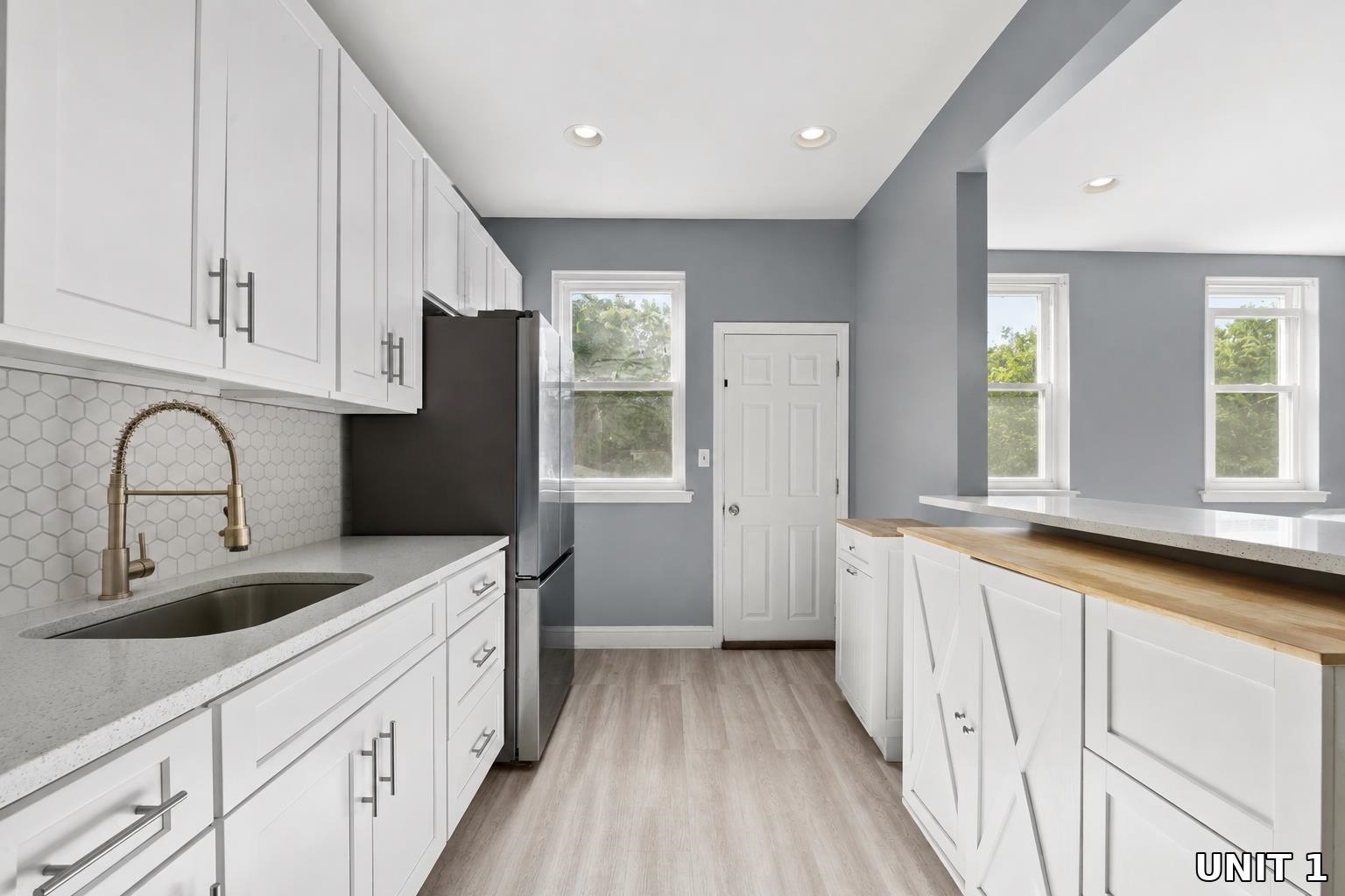 220 DELAWARE AVE - Photo 4