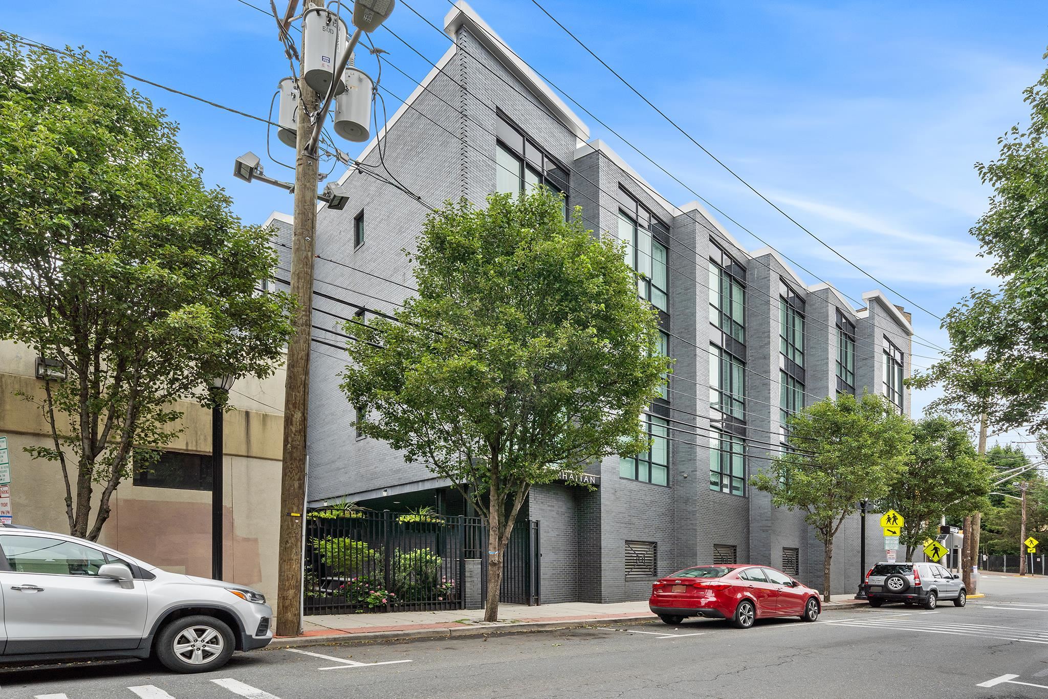 1601 MANHATTAN AVE - Photo 2