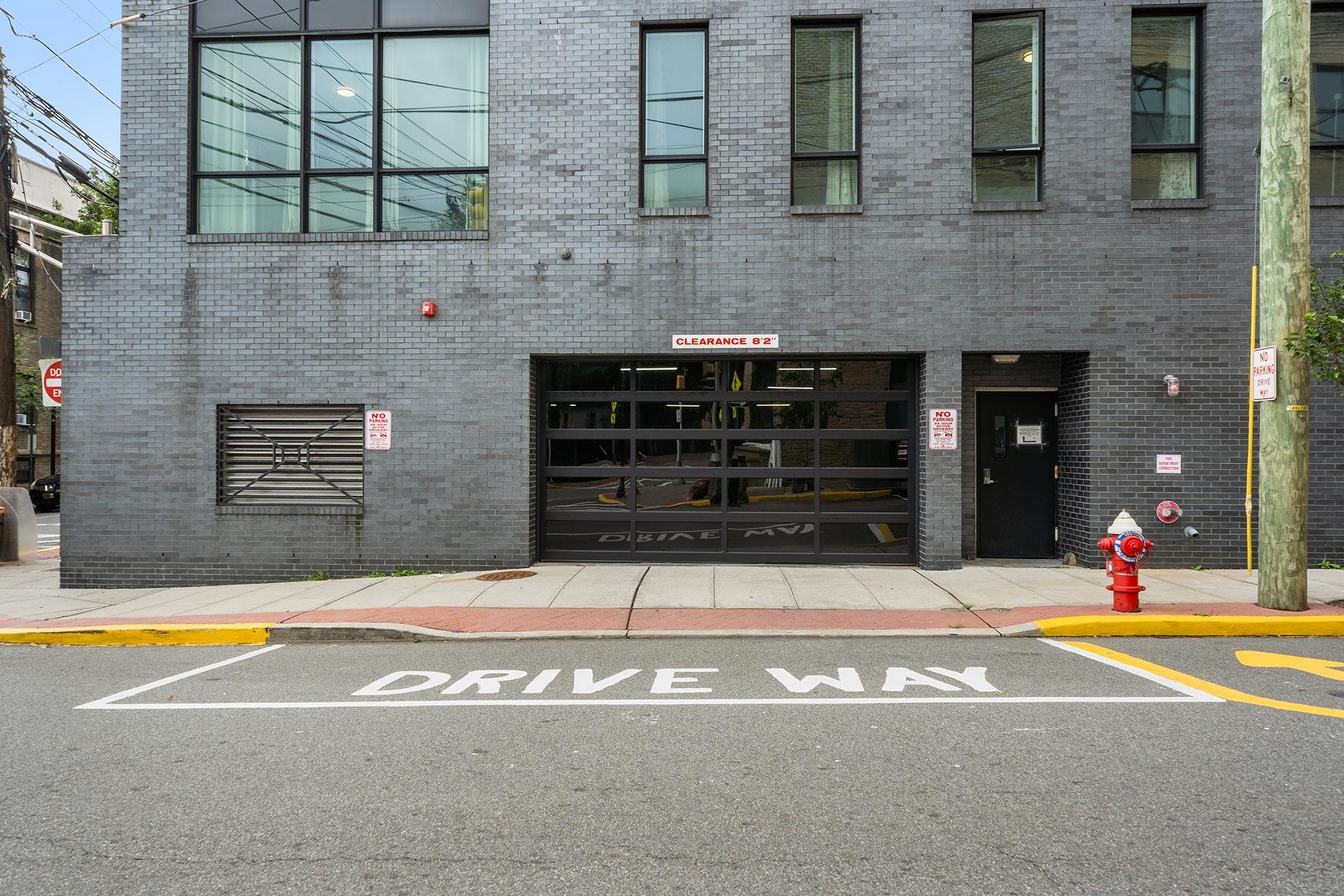 1601 MANHATTAN AVE - Photo 3