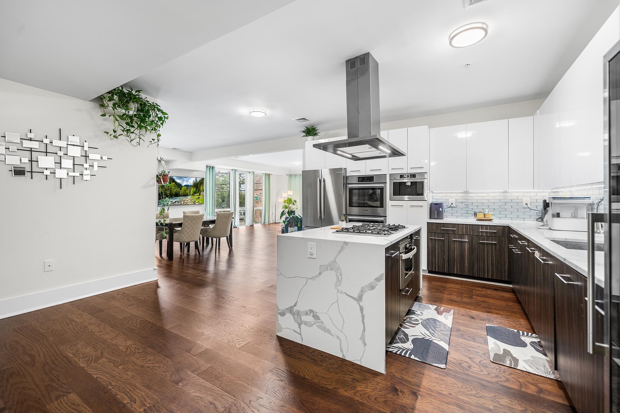 1601 MANHATTAN AVE - Photo 4