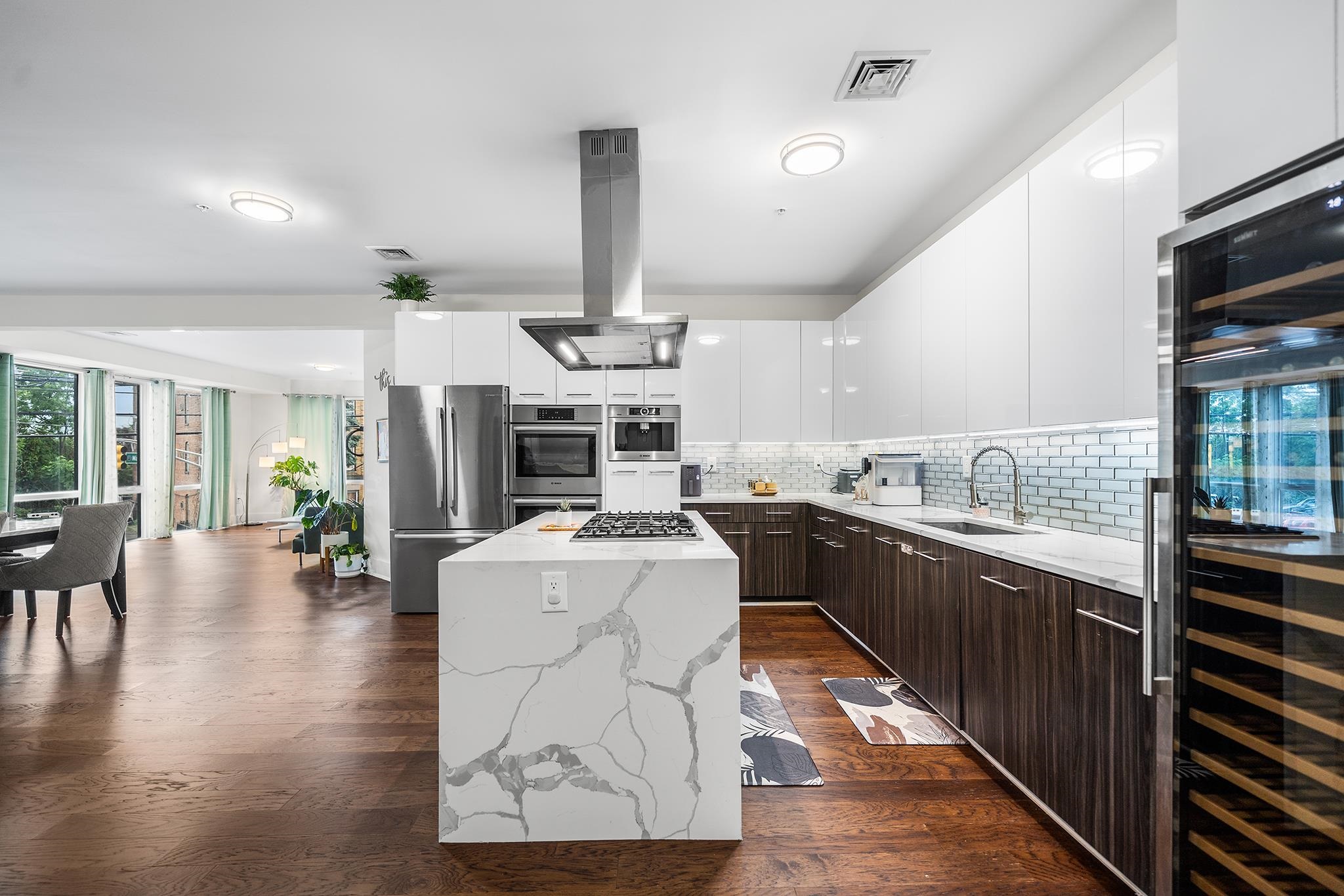 1601 MANHATTAN AVE - Photo 5