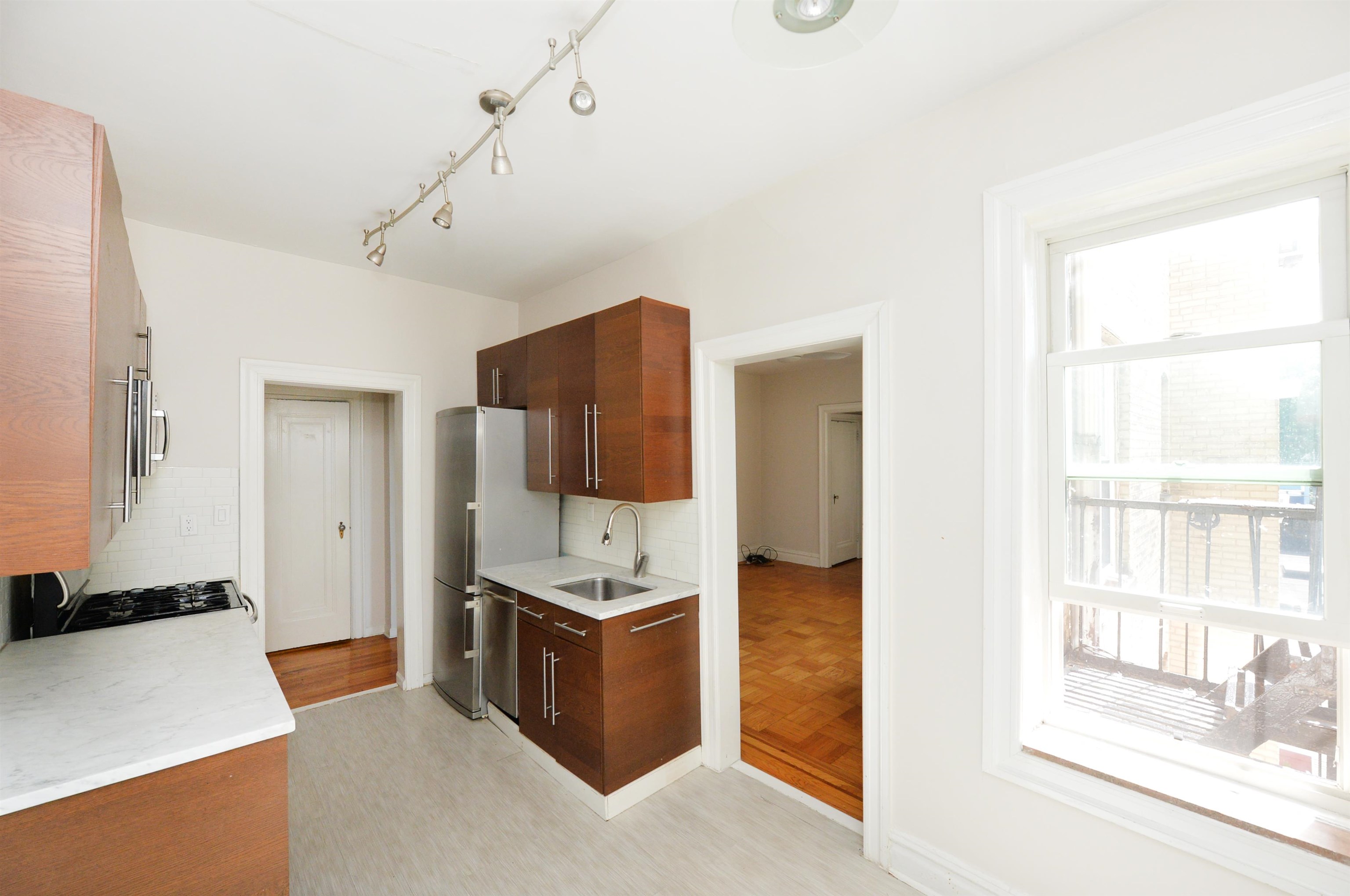 63 SHERMAN PL - Photo 3