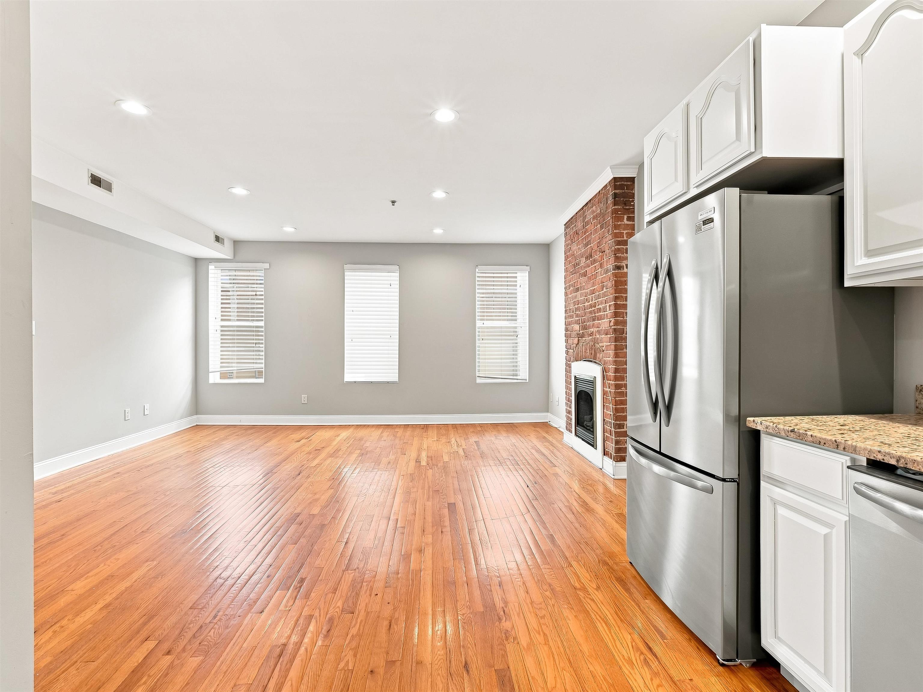 95 WEBSTER AVE - Photo 2