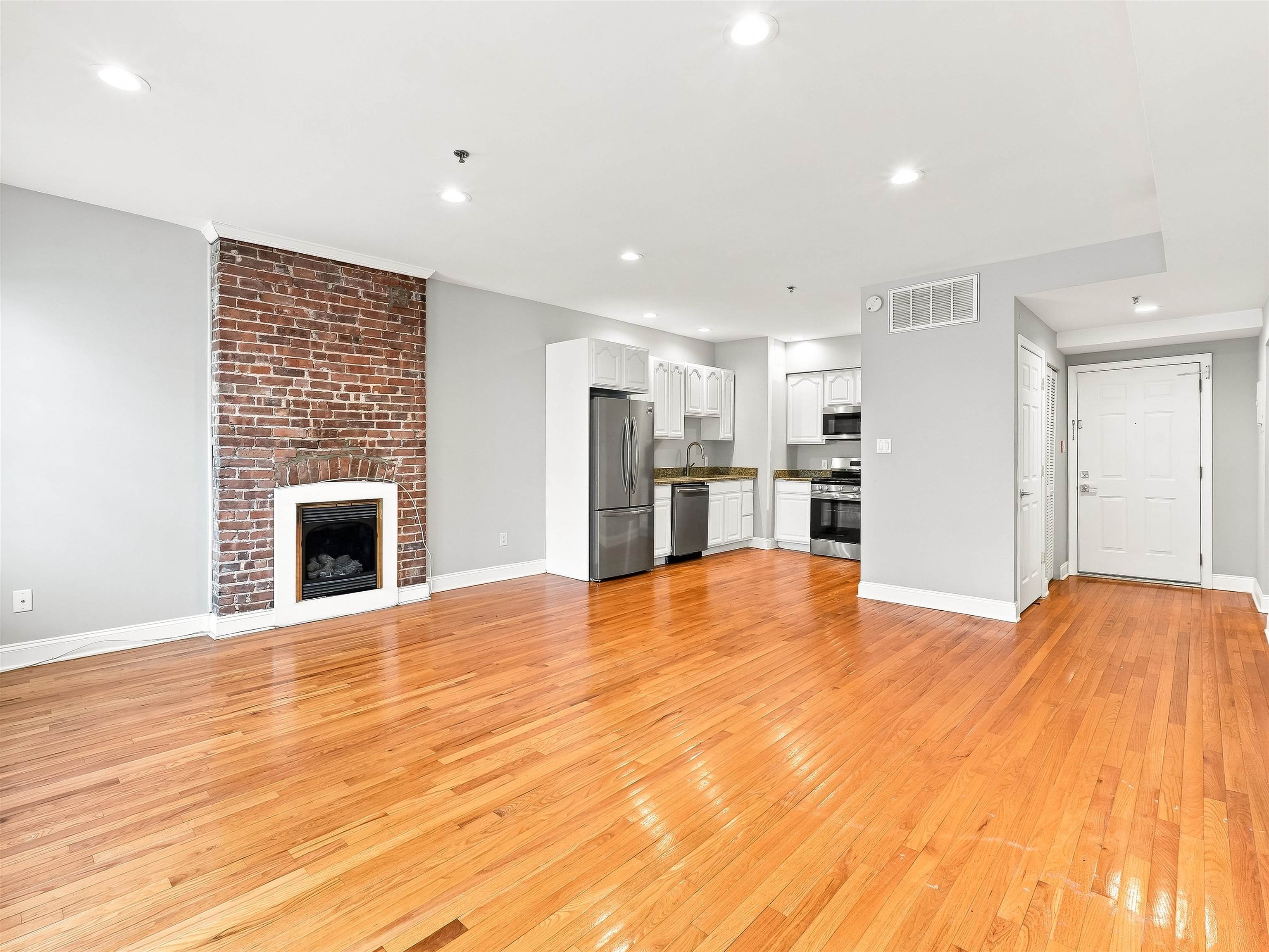 95 WEBSTER AVE - Photo 4