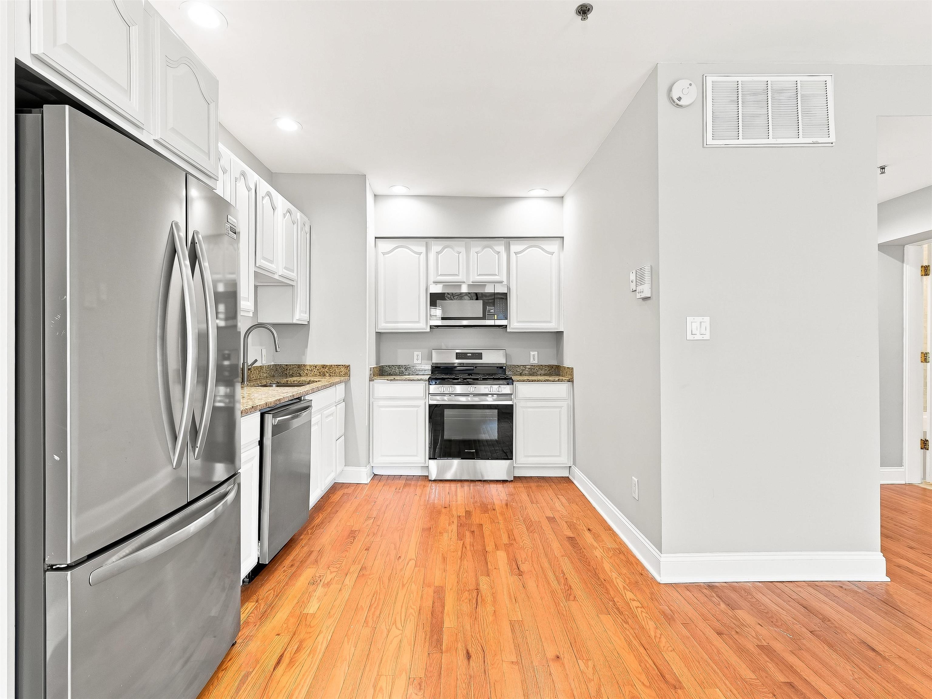 95 WEBSTER AVE - Photo 5