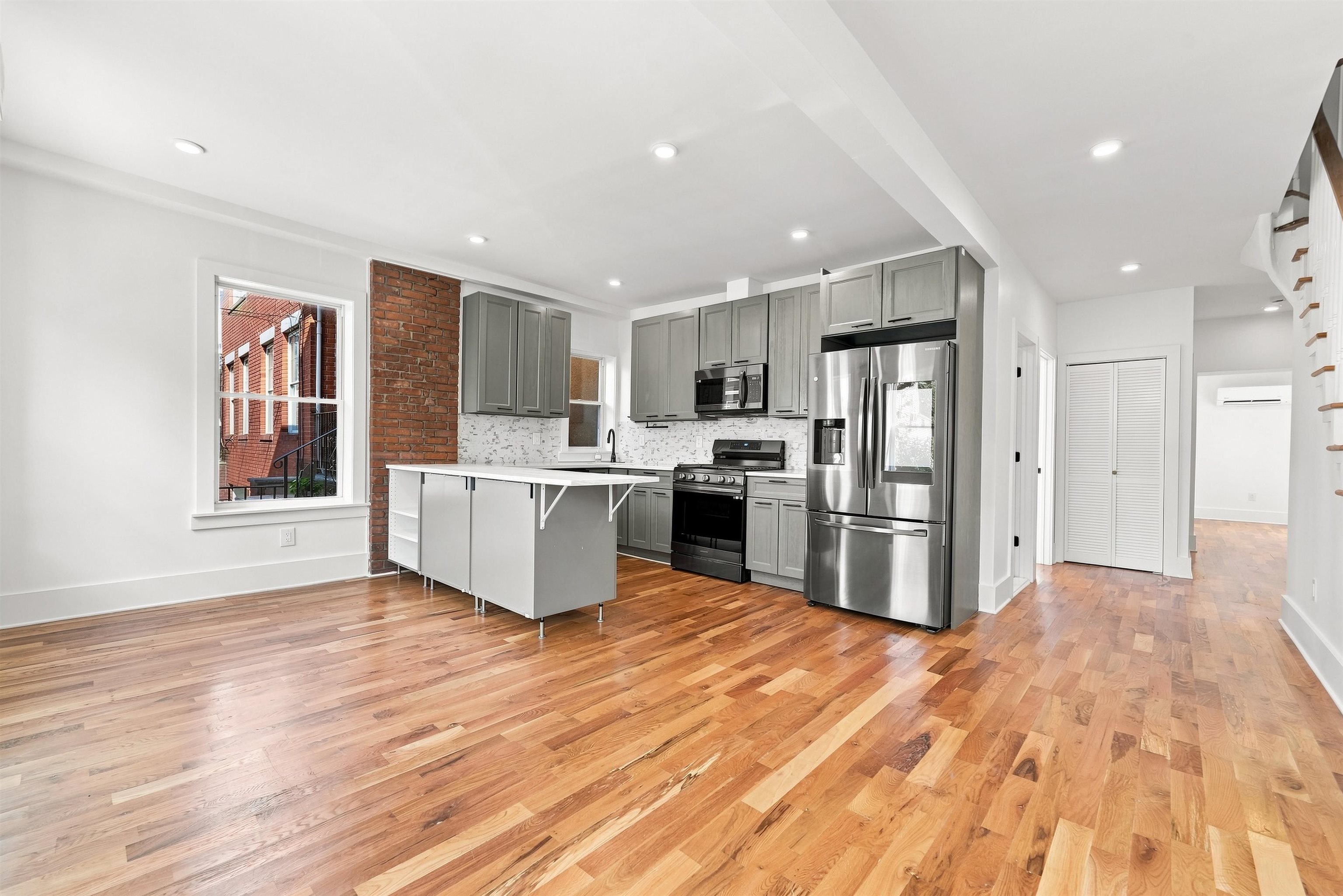 286 HALLADAY ST - Photo 2