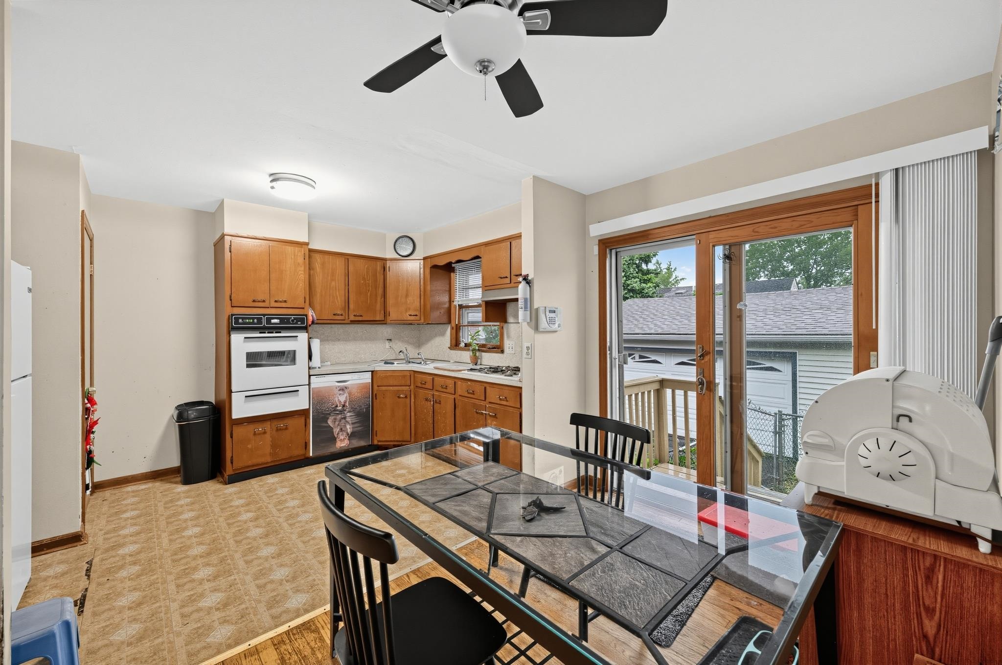 155 COLUMBIA AVE - Photo 4