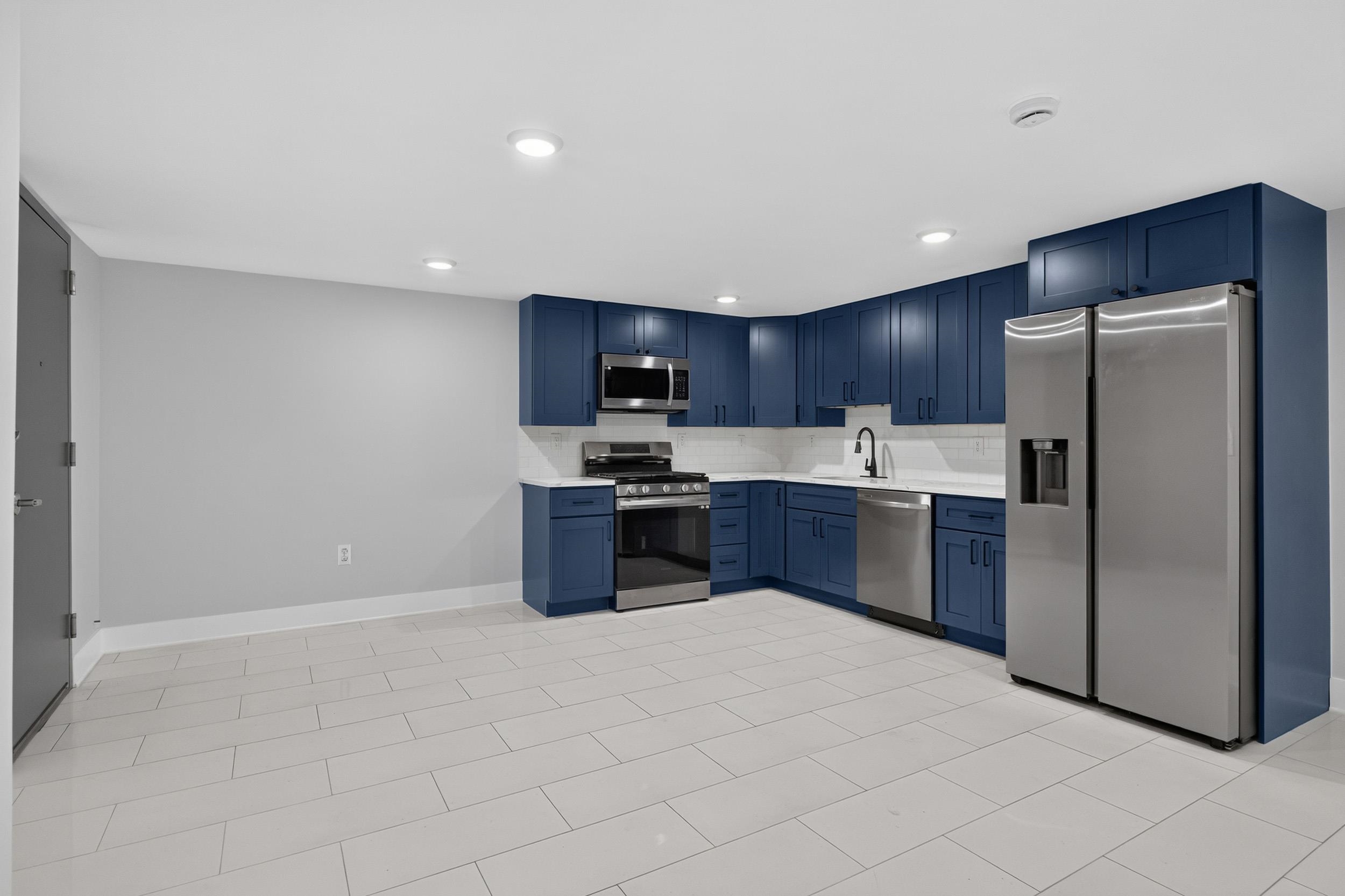 933A SUMMIT AVE - Photo 5