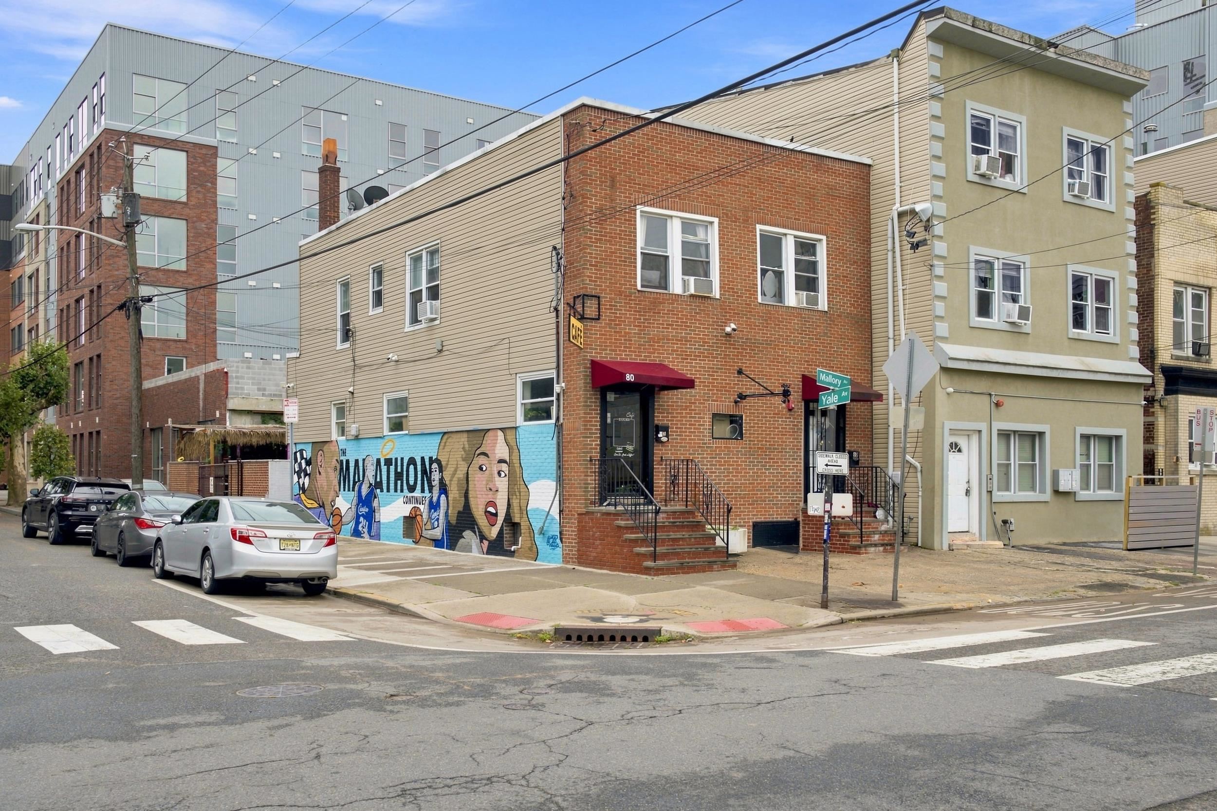 80 MALLORY AVE - Photo 2