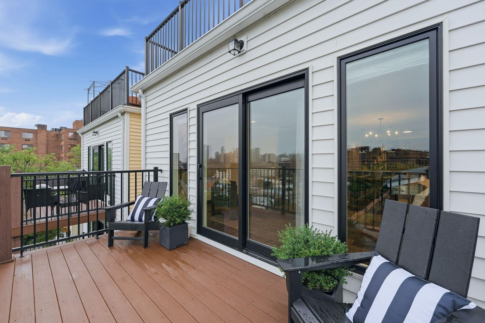 208 OGDEN AVE - Photo 3