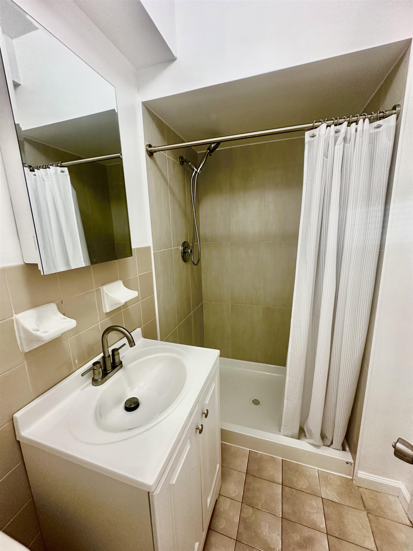 447 JANE ST - Photo 5