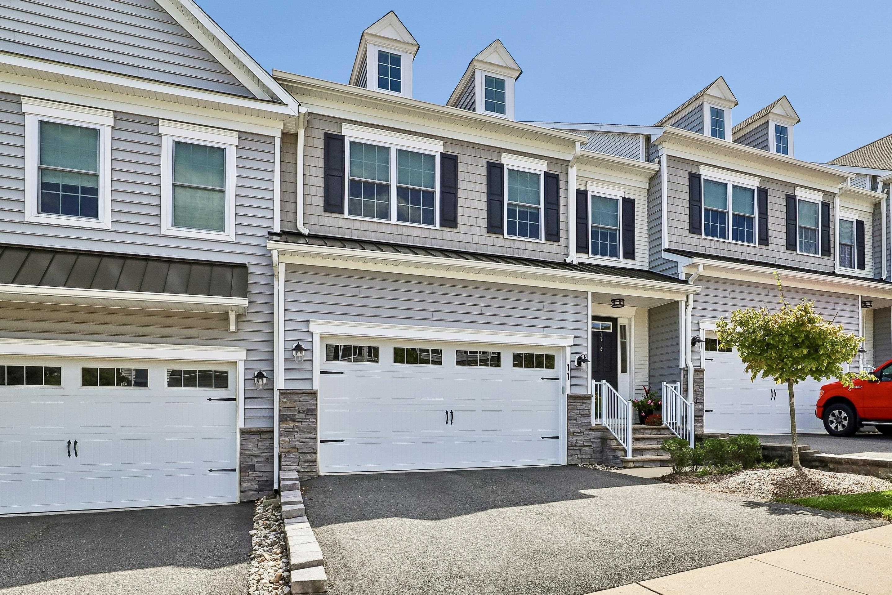 11 HICKORY CT - Photo 2