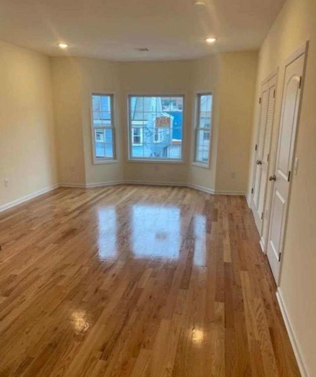 206 JOHN ST - Photo 2