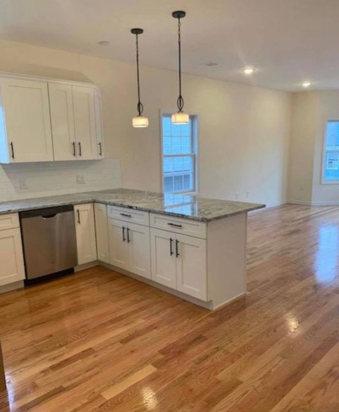 206 JOHN ST - Photo 3