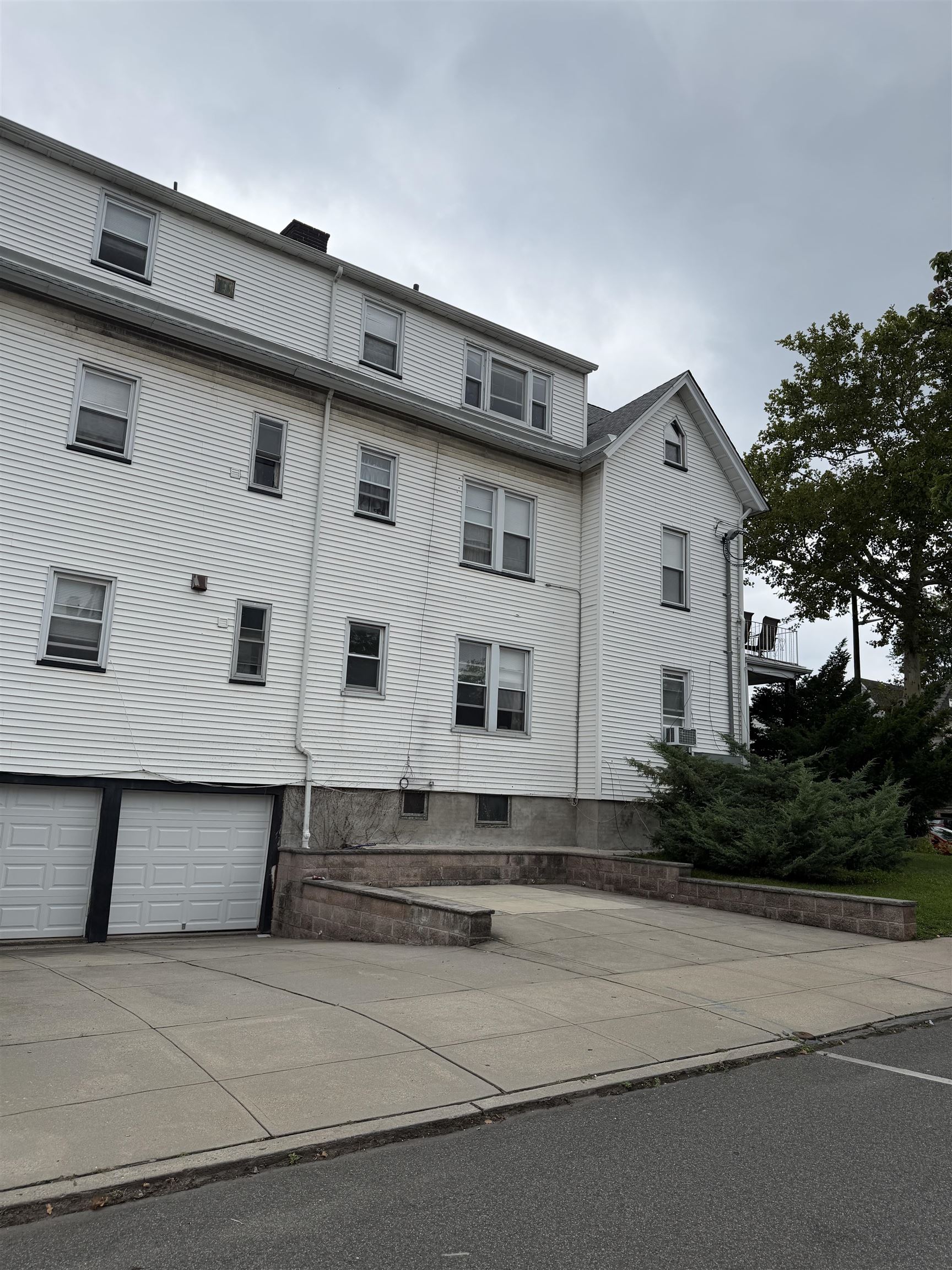 270-272 KENNEDY BLVD - Photo 3