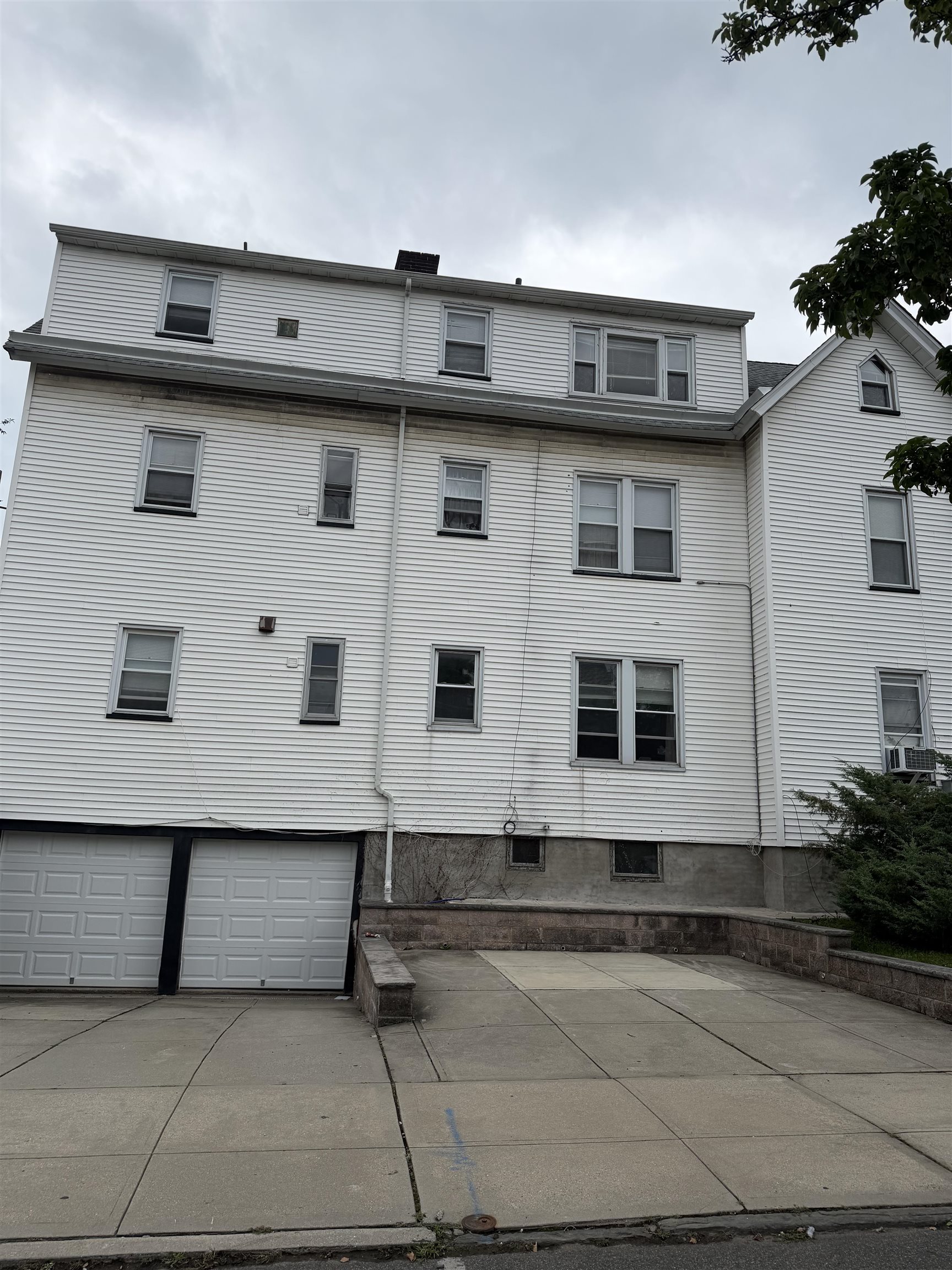 270-272 KENNEDY BLVD - Photo 4
