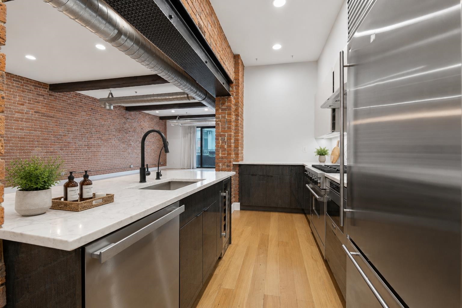 610 CLINTON ST #2W
