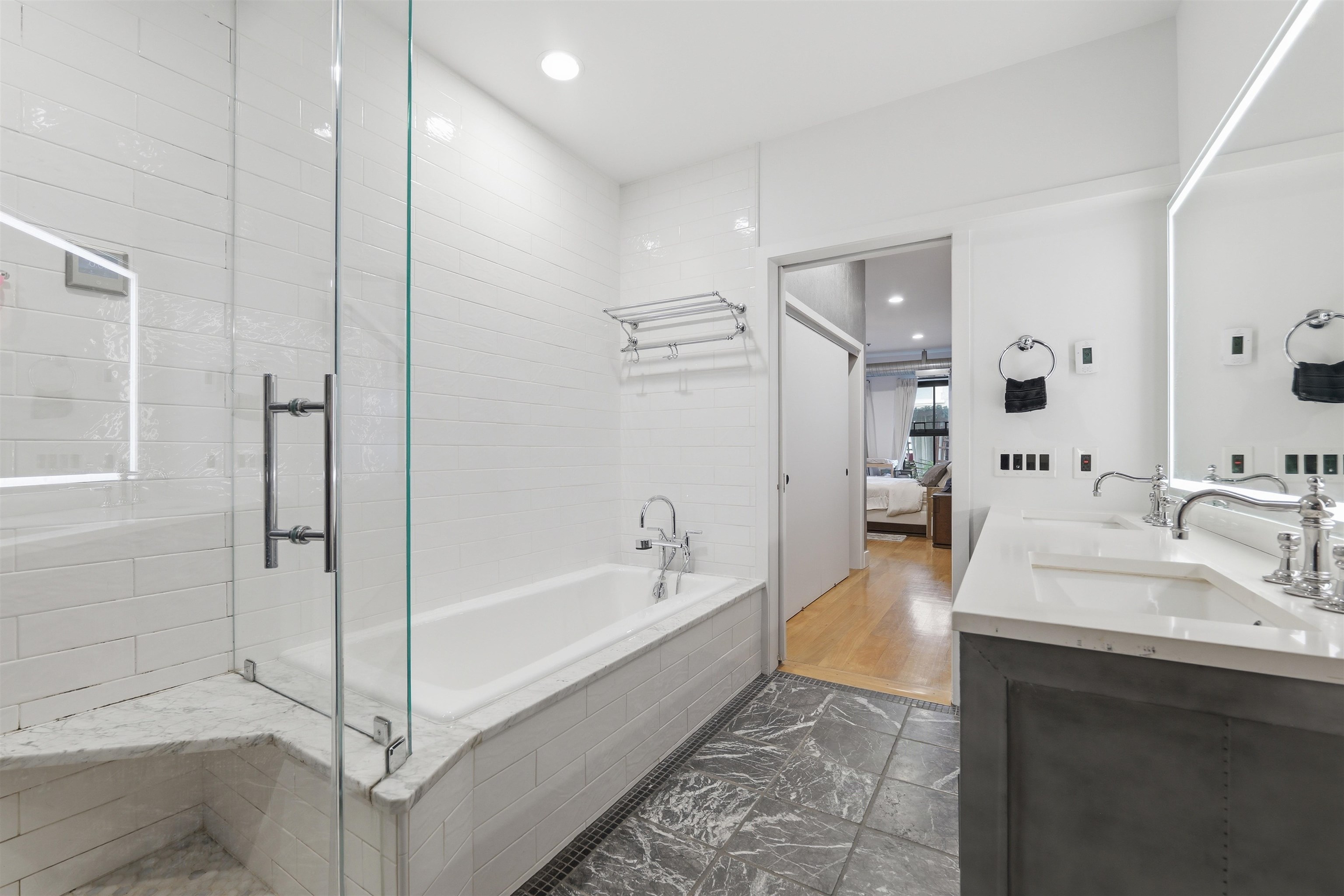 610 CLINTON ST #2W
