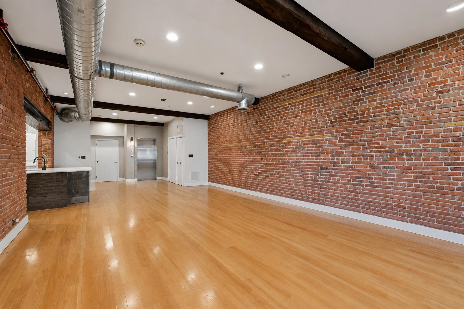 610 CLINTON ST - Photo 5