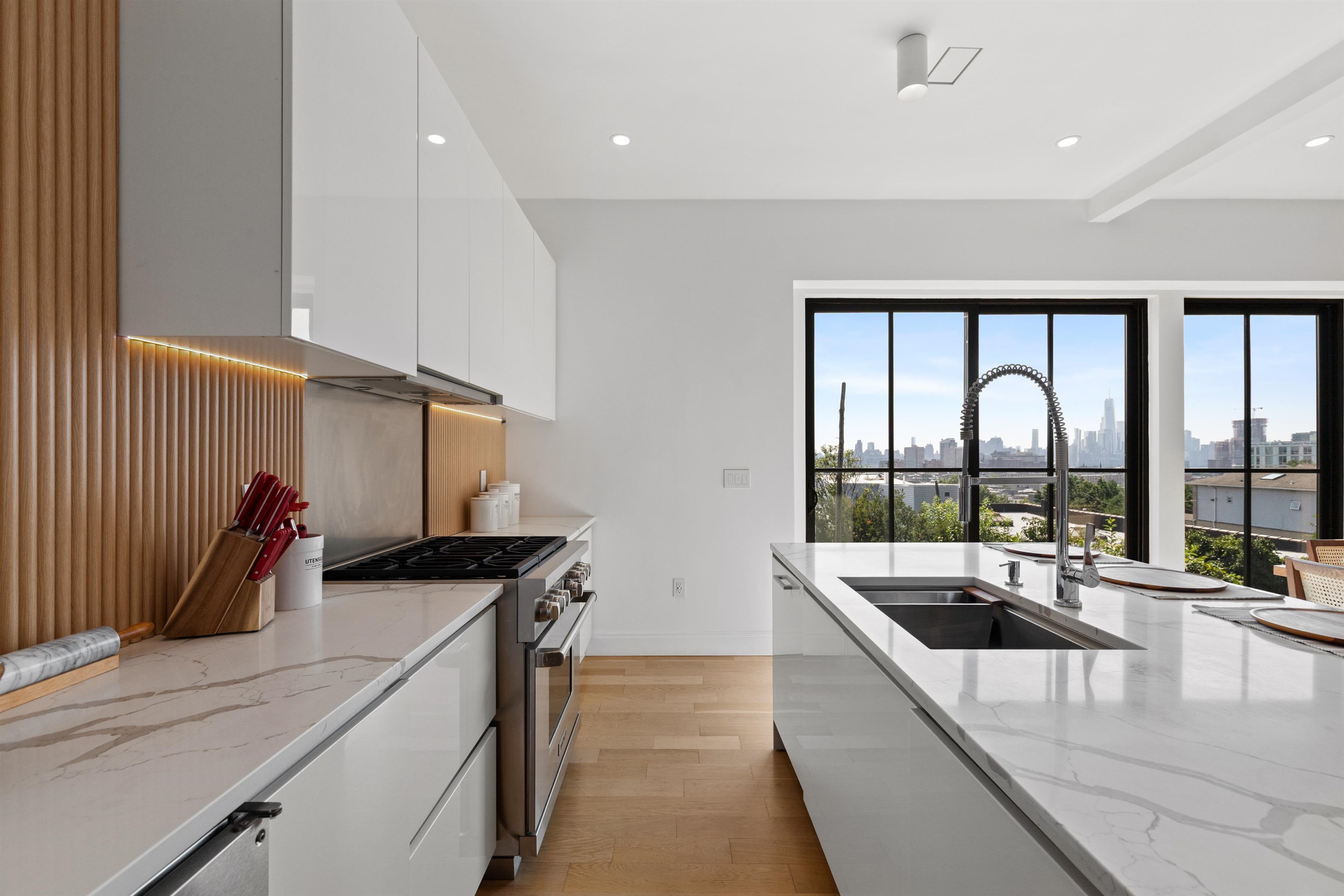 644 PALISADE AVE - Photo 5