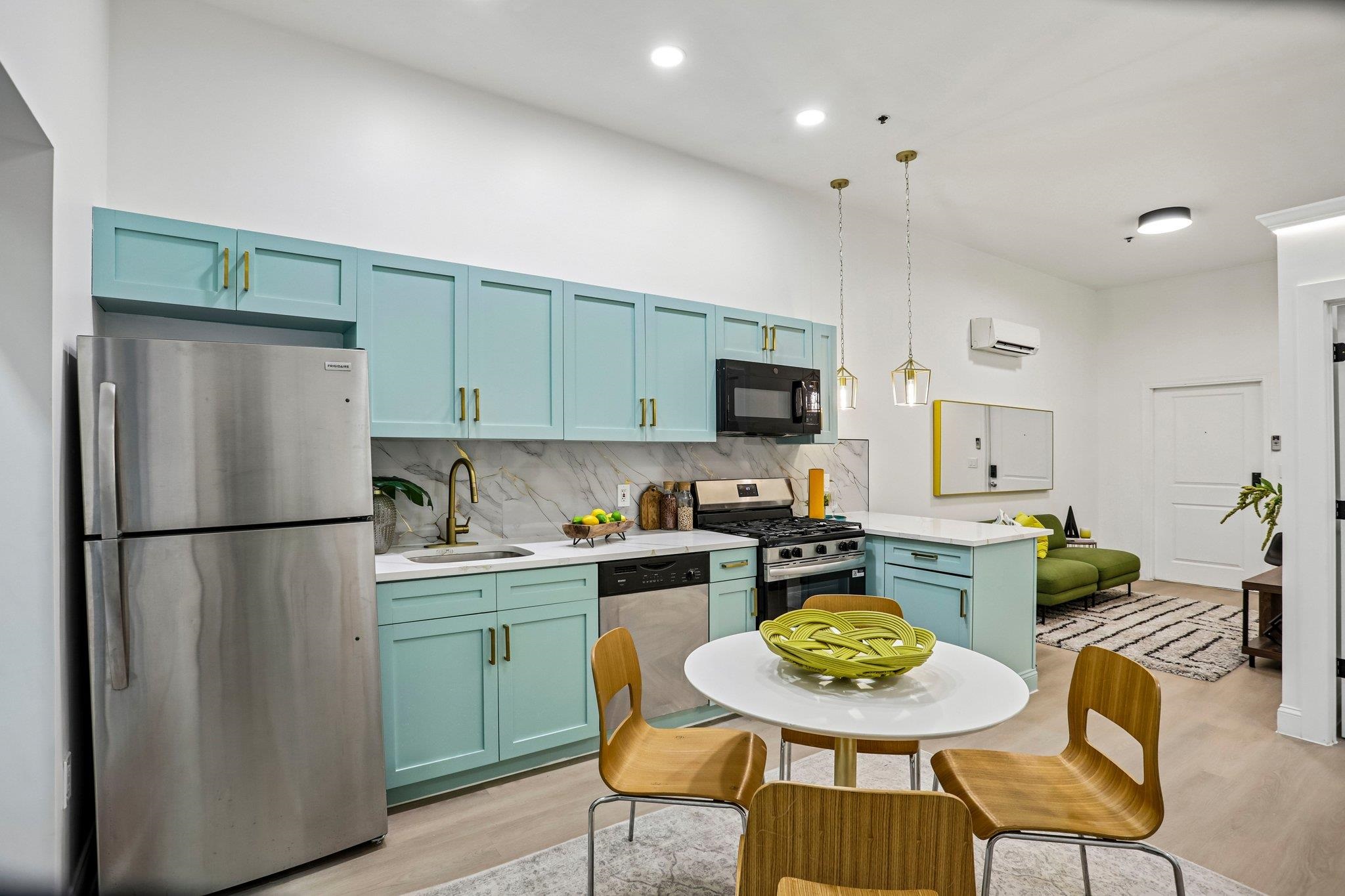 320 62ND ST - Photo 2