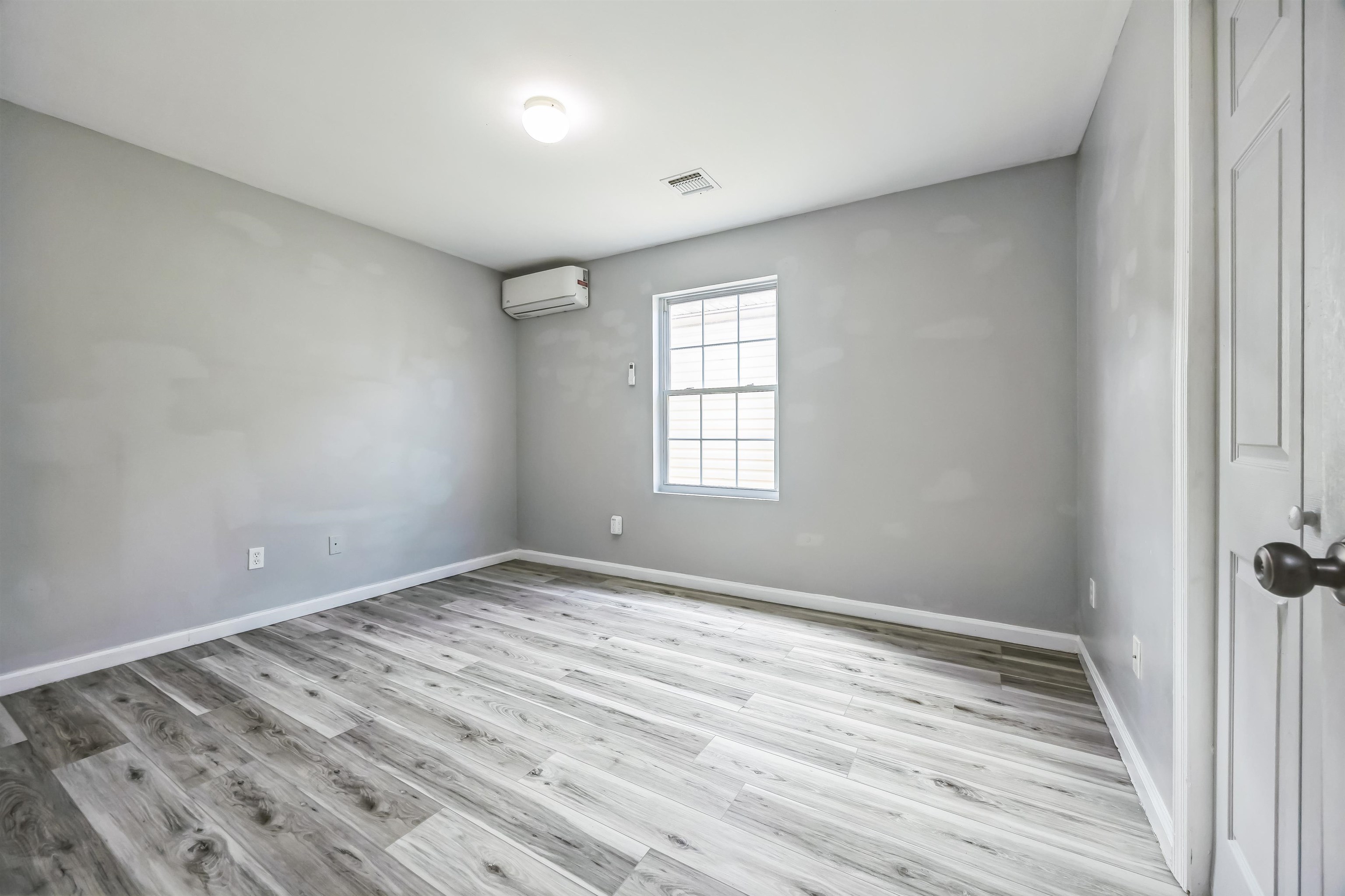 708 OCEAN AVE - Photo 3
