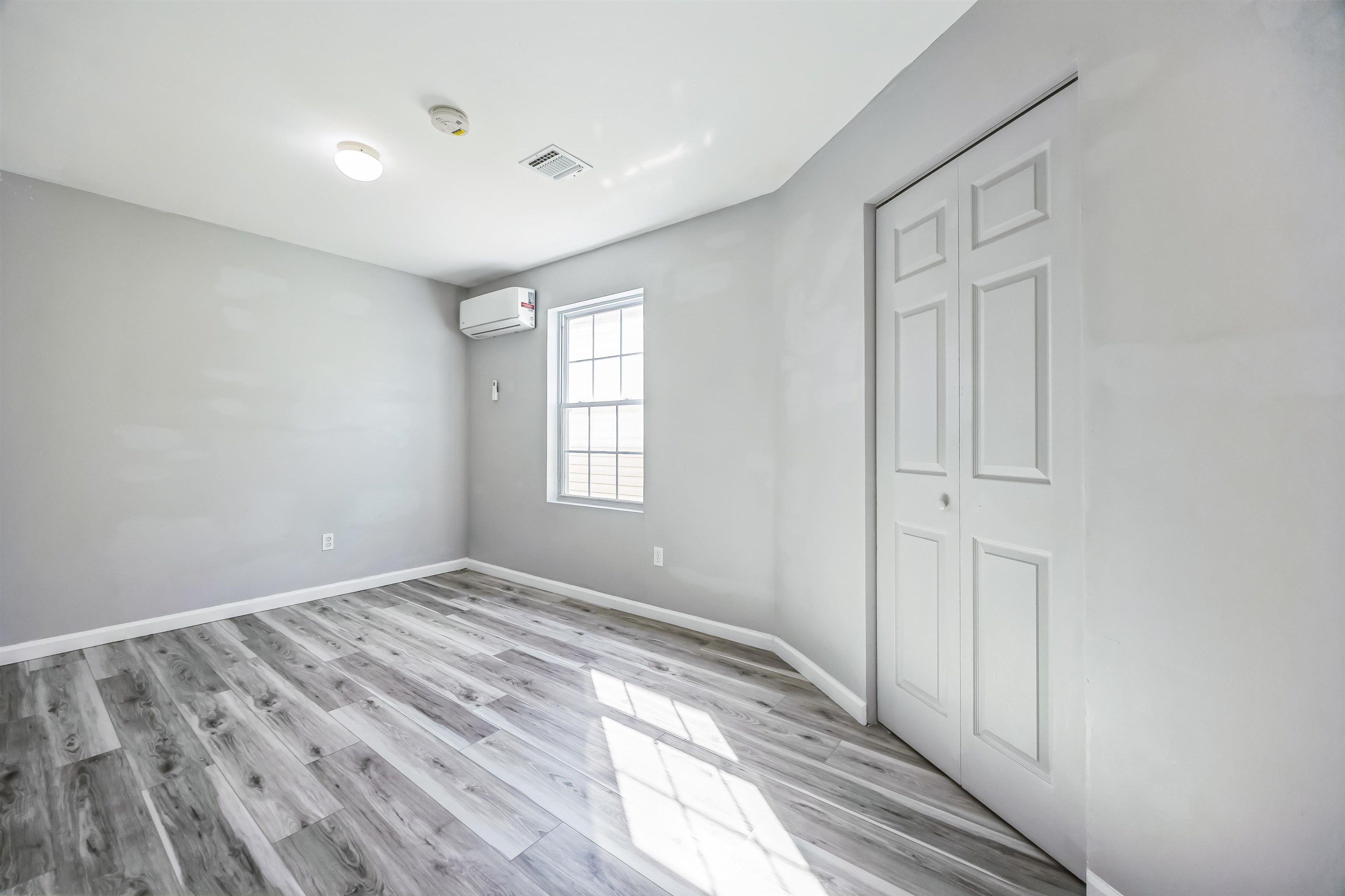 708 OCEAN AVE - Photo 4