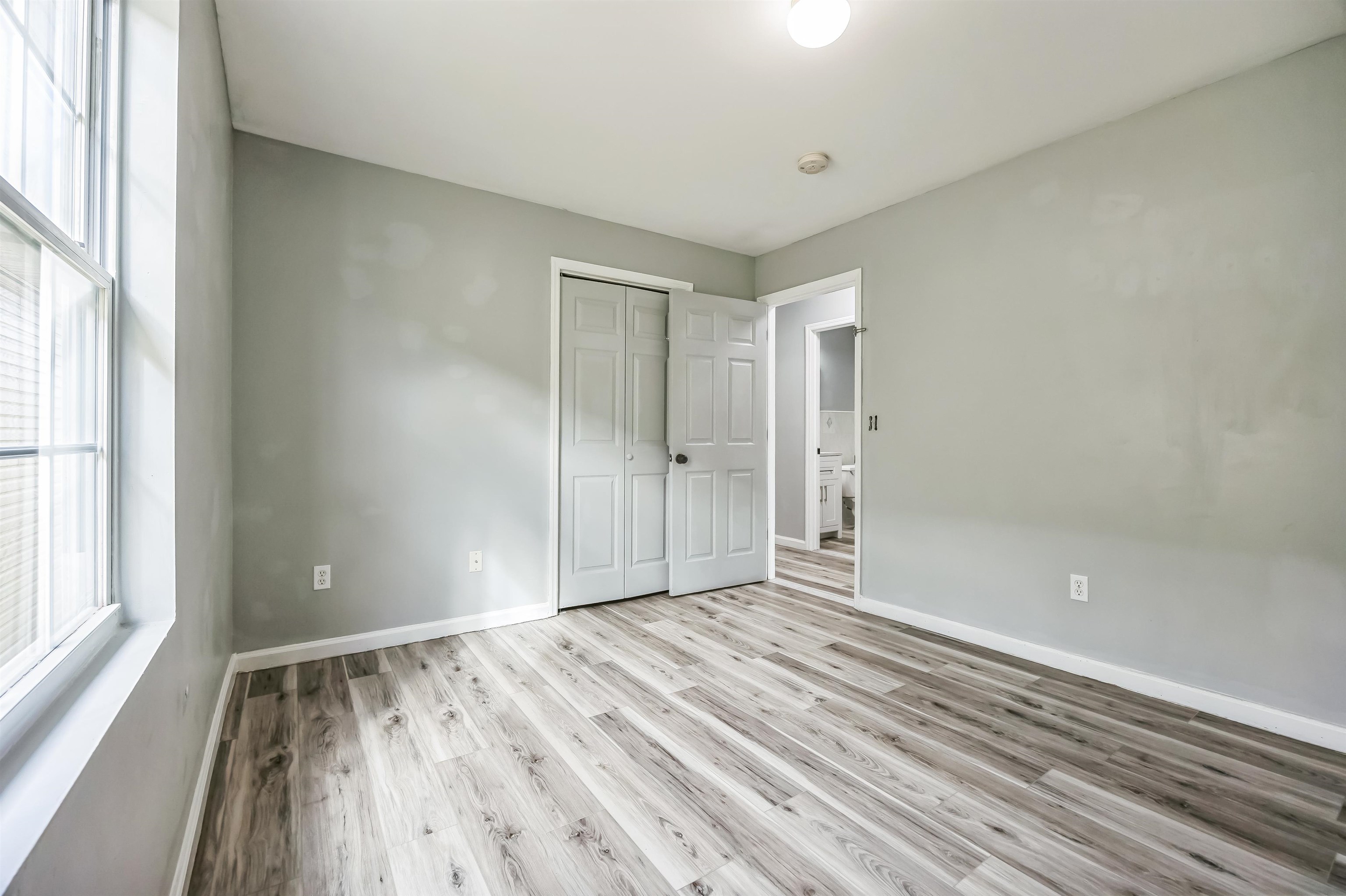 708 OCEAN AVE - Photo 5