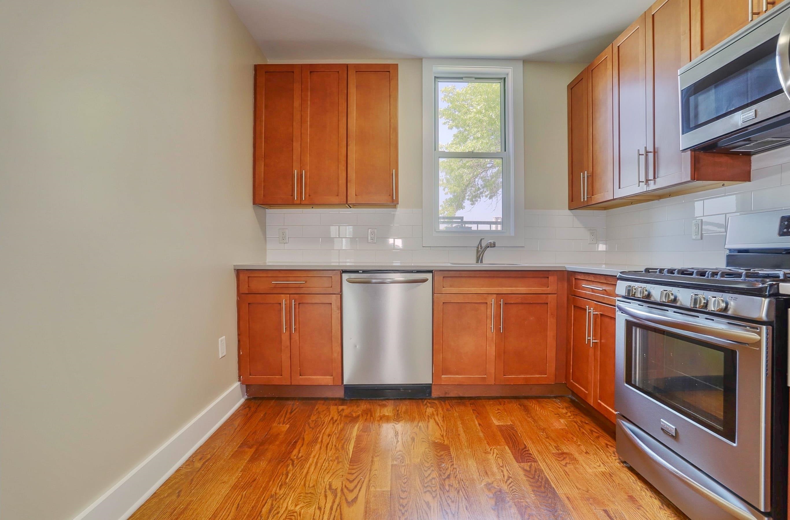 824 WASHINGTON ST - Photo 3