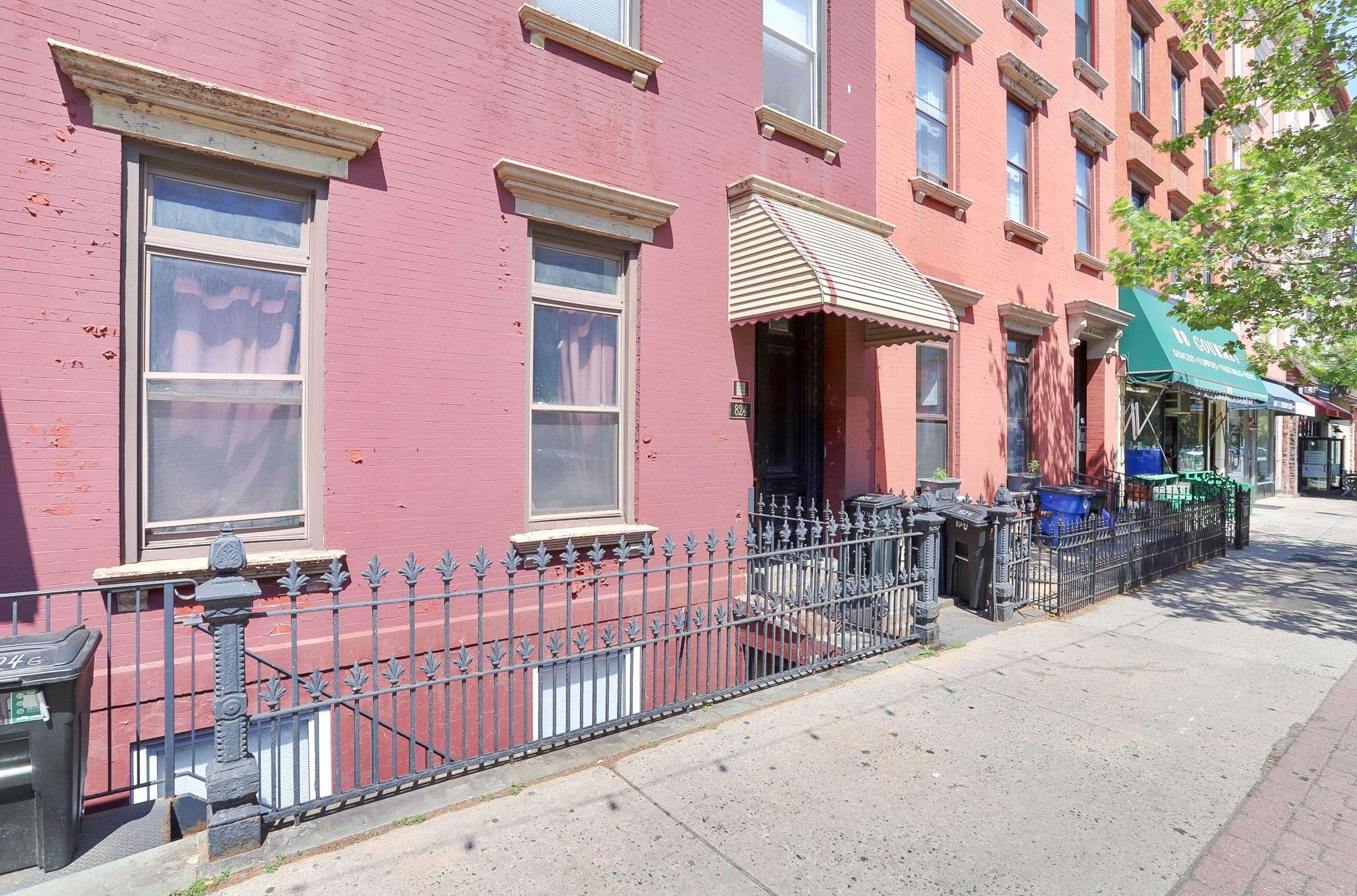 824 WASHINGTON ST #2